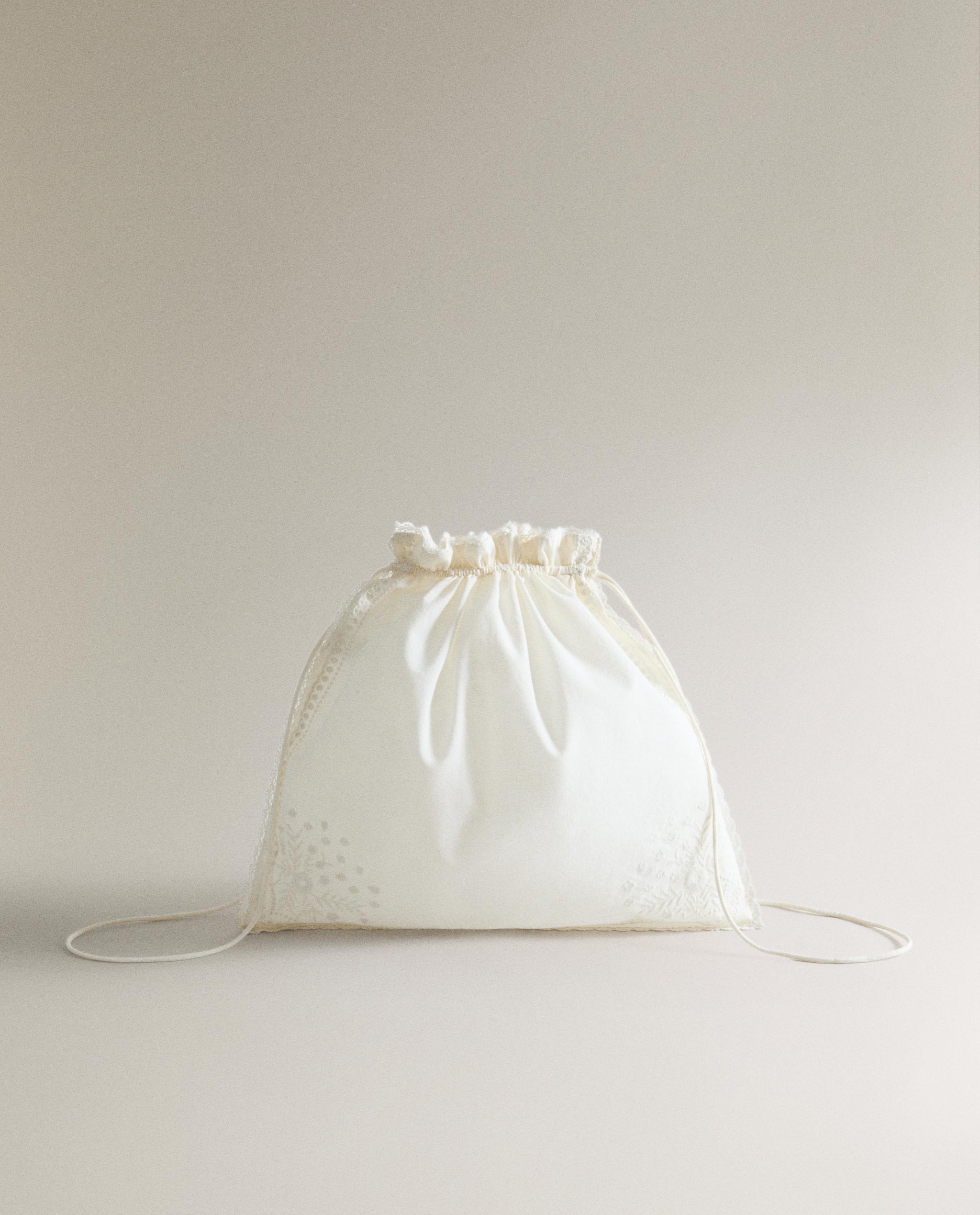 EMBROIDERED COTTON CLOTHING BAG WITH LACE TRIM product thumbnail 3
