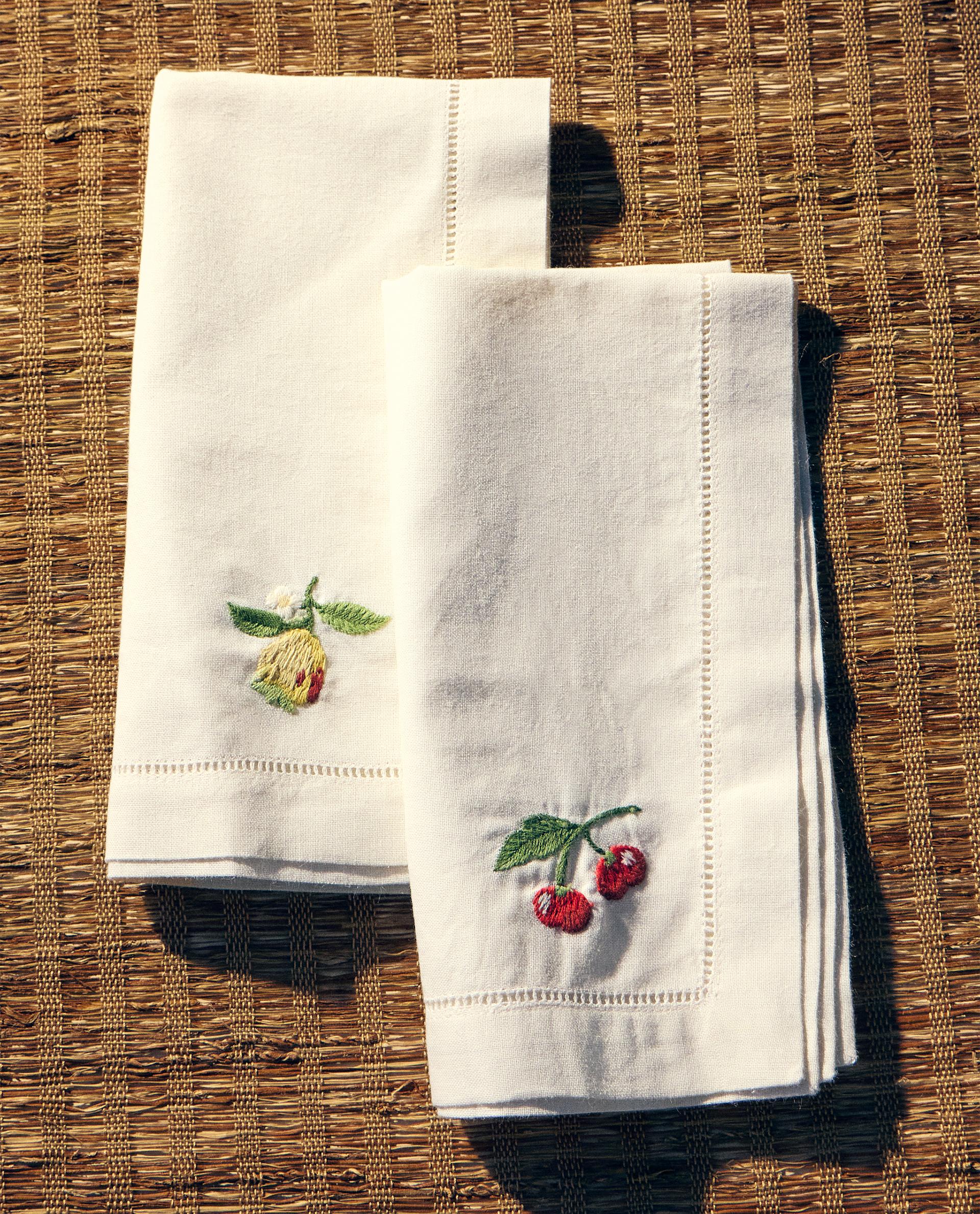PACK OF EMBROIDERED FRUIT NAPKINS (PACK OF 2) product thumbnail 11