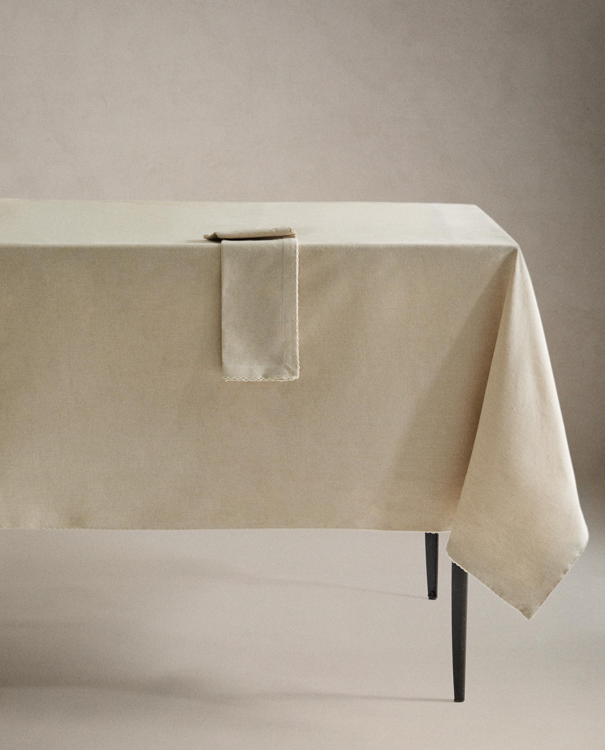 PLAIN SCALLOPED TABLECLOTH product thumbnail 3