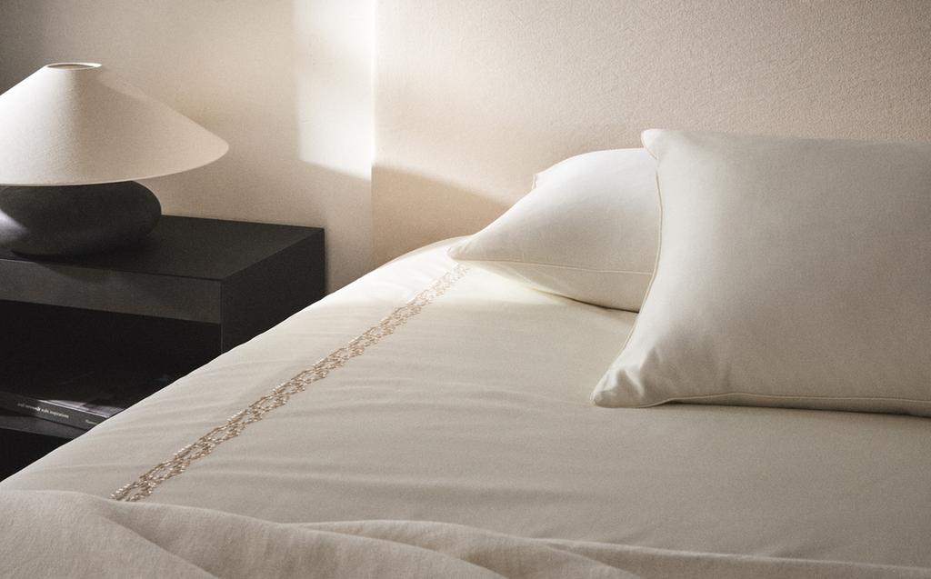 غلاف لحاف ساتان مطرز