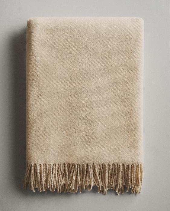 PLAIN TEXTURED THROW