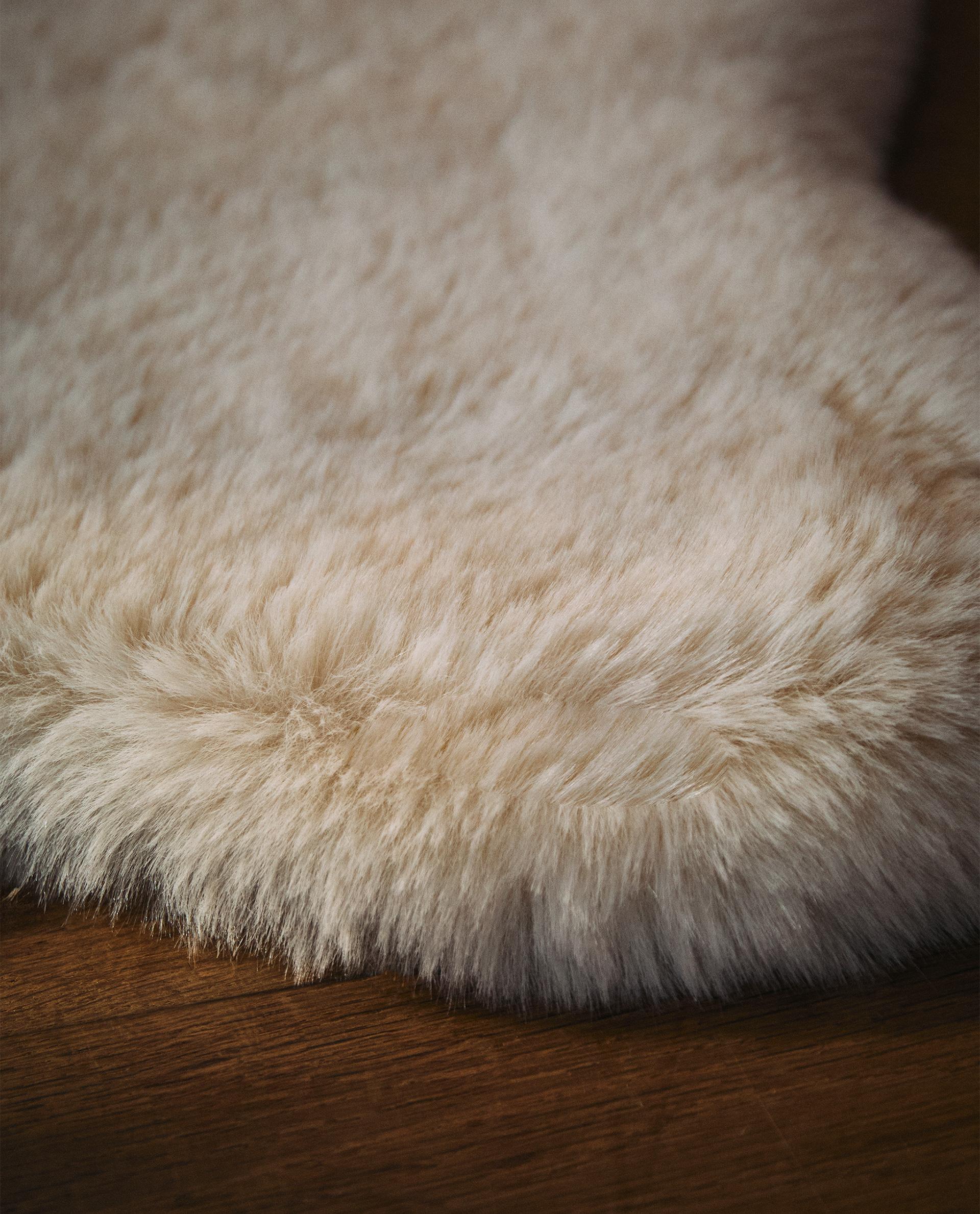 イレギュラー フェイクファー ラグ スモール | Zara Home 日本/Japan