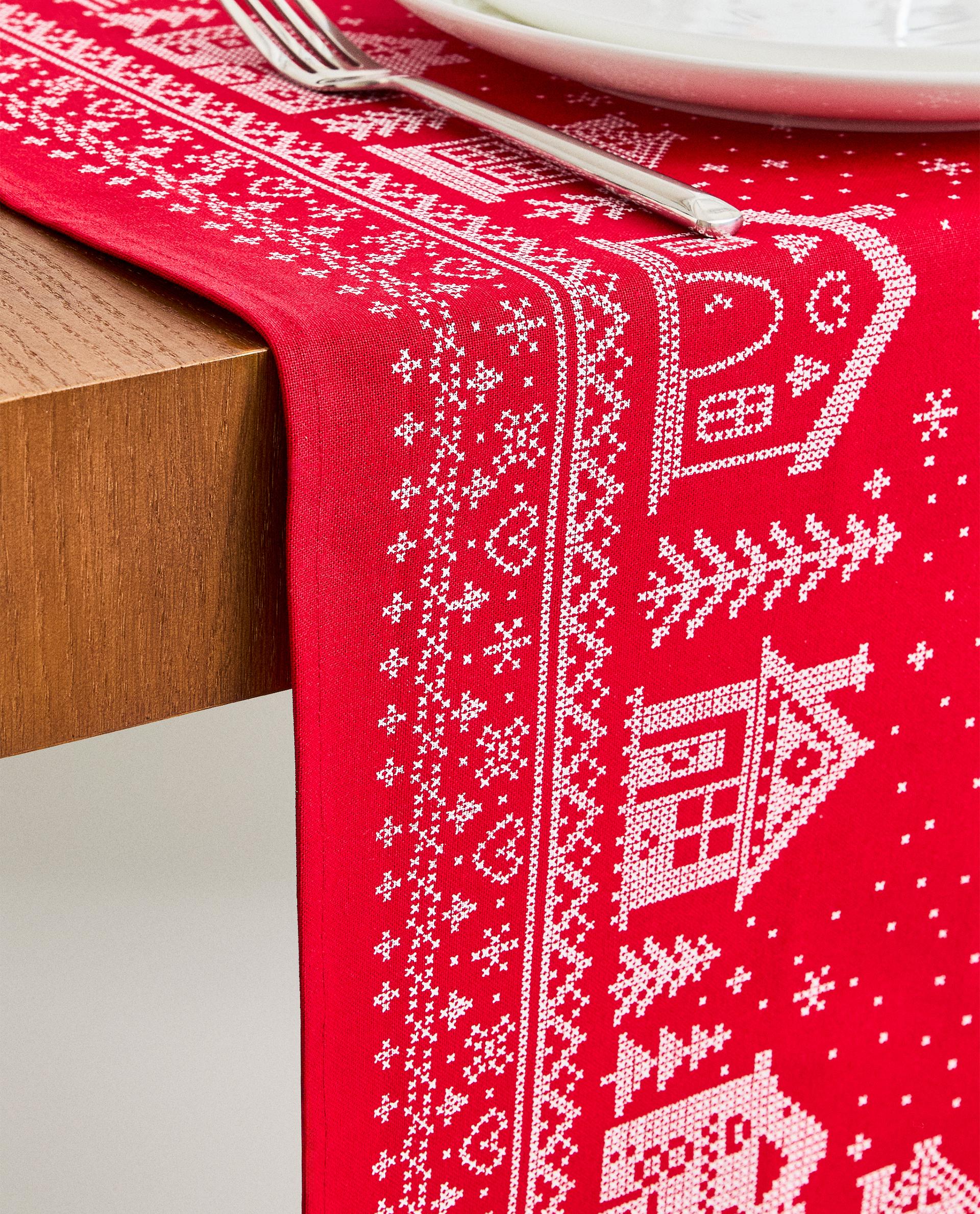 CHRISTMAS VILLAGE COTTON TABLE RUNNER