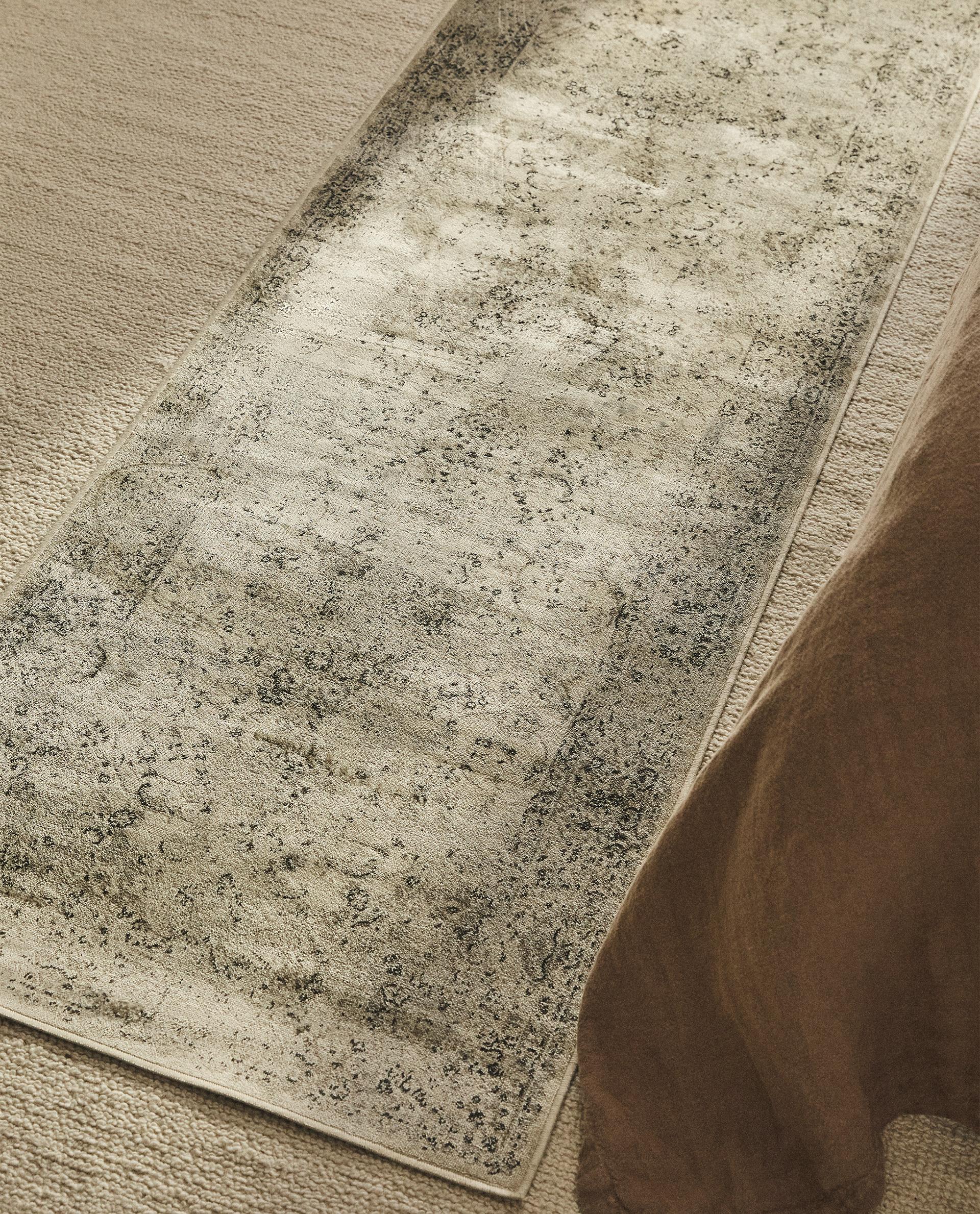 VINTAGE-EFFECT CARPET RUNNER | Zara Home 日本/Japan