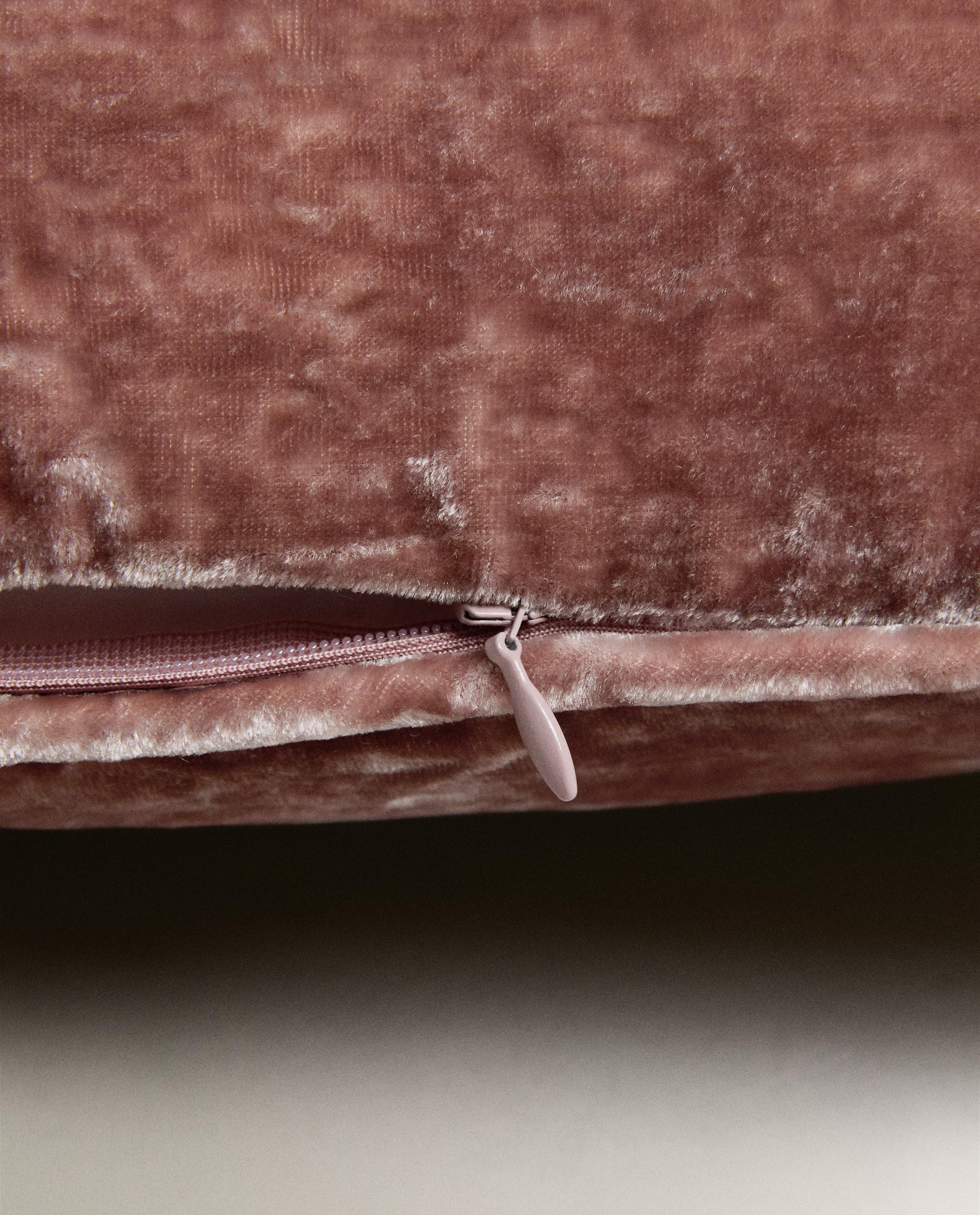 VELVET CUSHION COVER product thumbnail 3