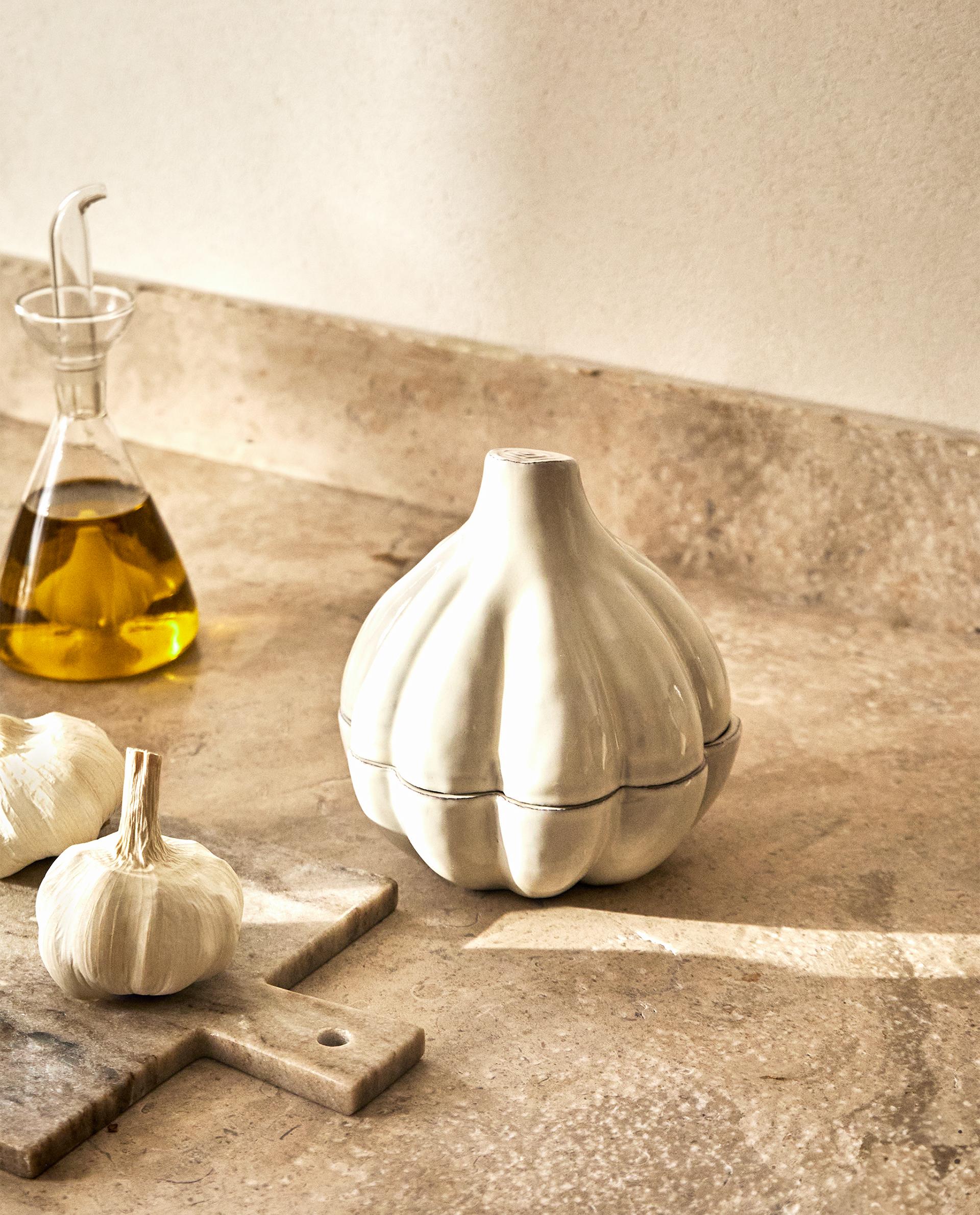 TERRACOTTA GARLIC STORAGE JAR