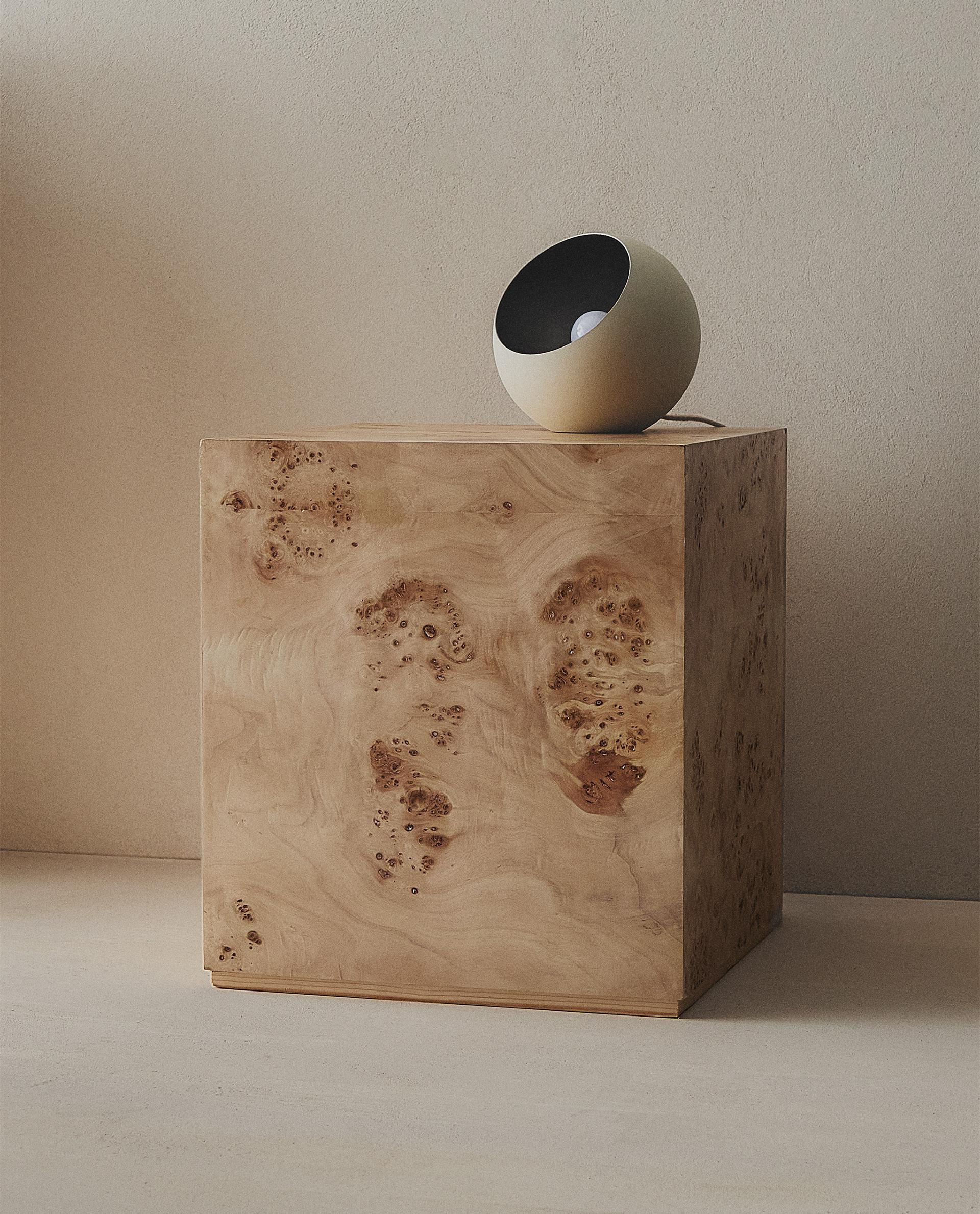 ROOT WOOD CUBE TABLE