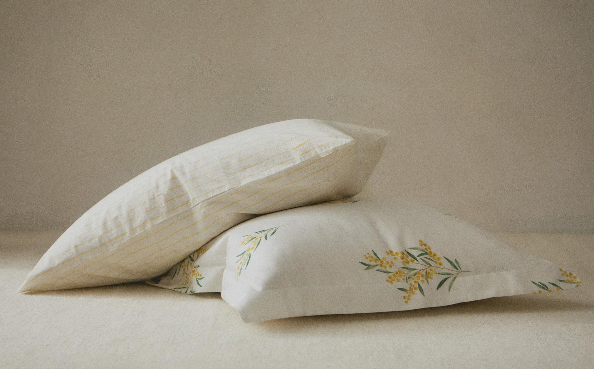 TAIE D’OREILLER SATIN MIMOSAS TAIE D’OREILLER SATIN MIMOSAS