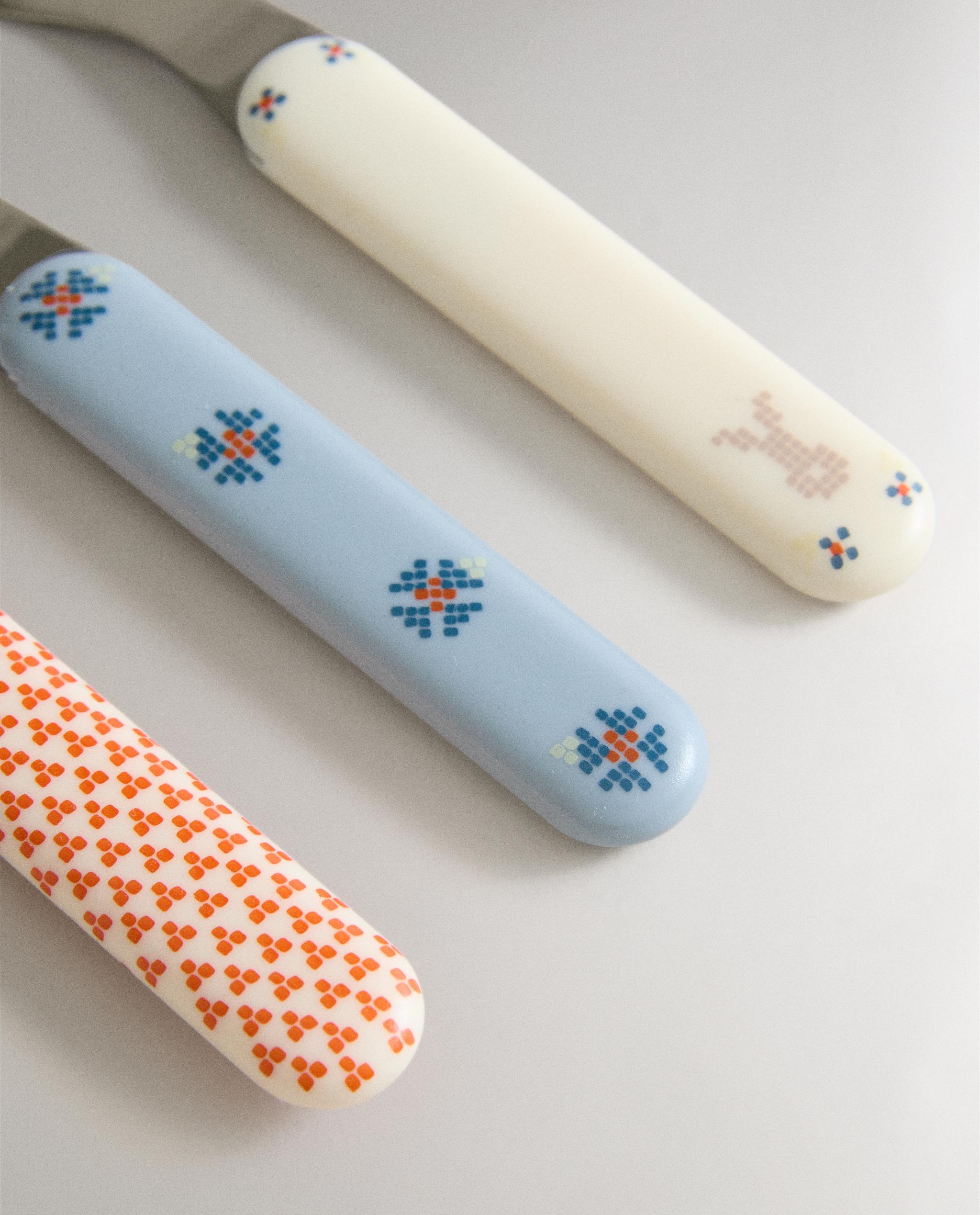 CHILDREN'S CUTLERY SET WITH RABBITS product thumbnail 5