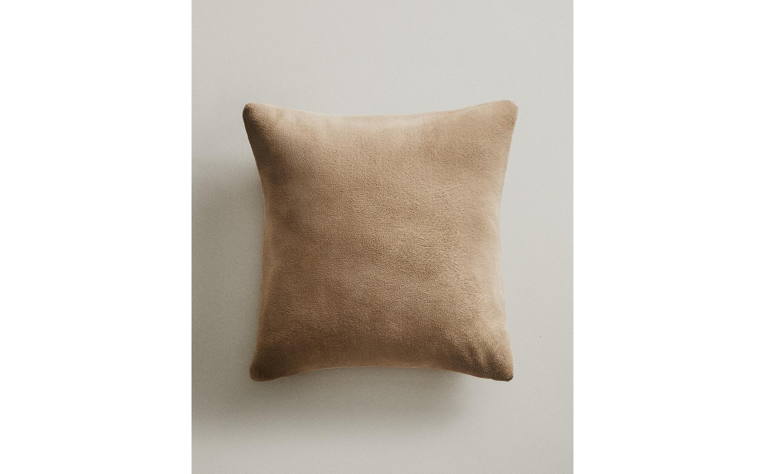 フェイクファー クッションカバー | Zara Home 日本/Japan