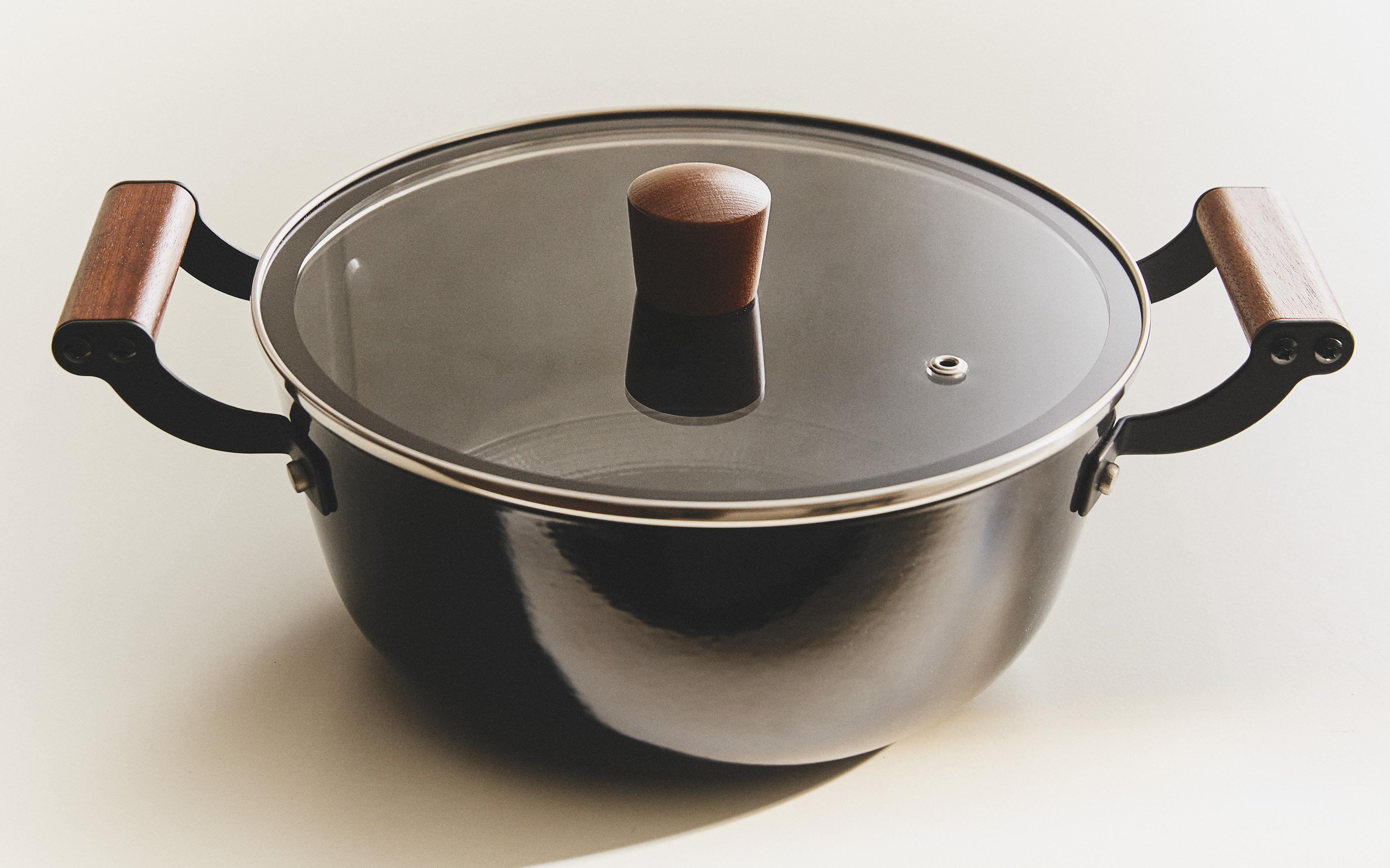 IRON POT WITH LID product thumbnail 16