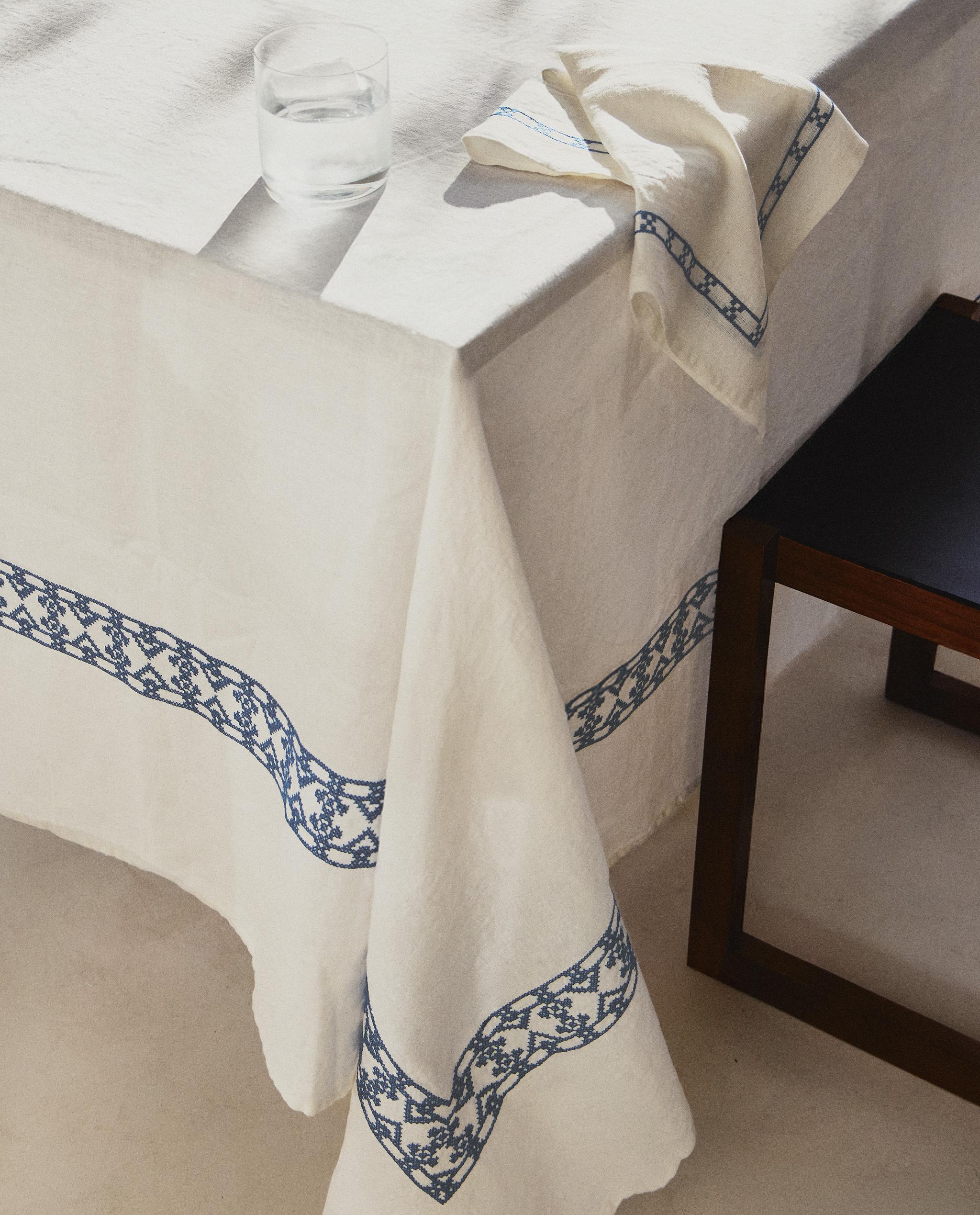 GEOMETRIC EMBROIDERED LINEN TABLECLOTH product thumbnail 10