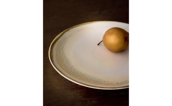 ROUND STONEWARE SERVING DISH
