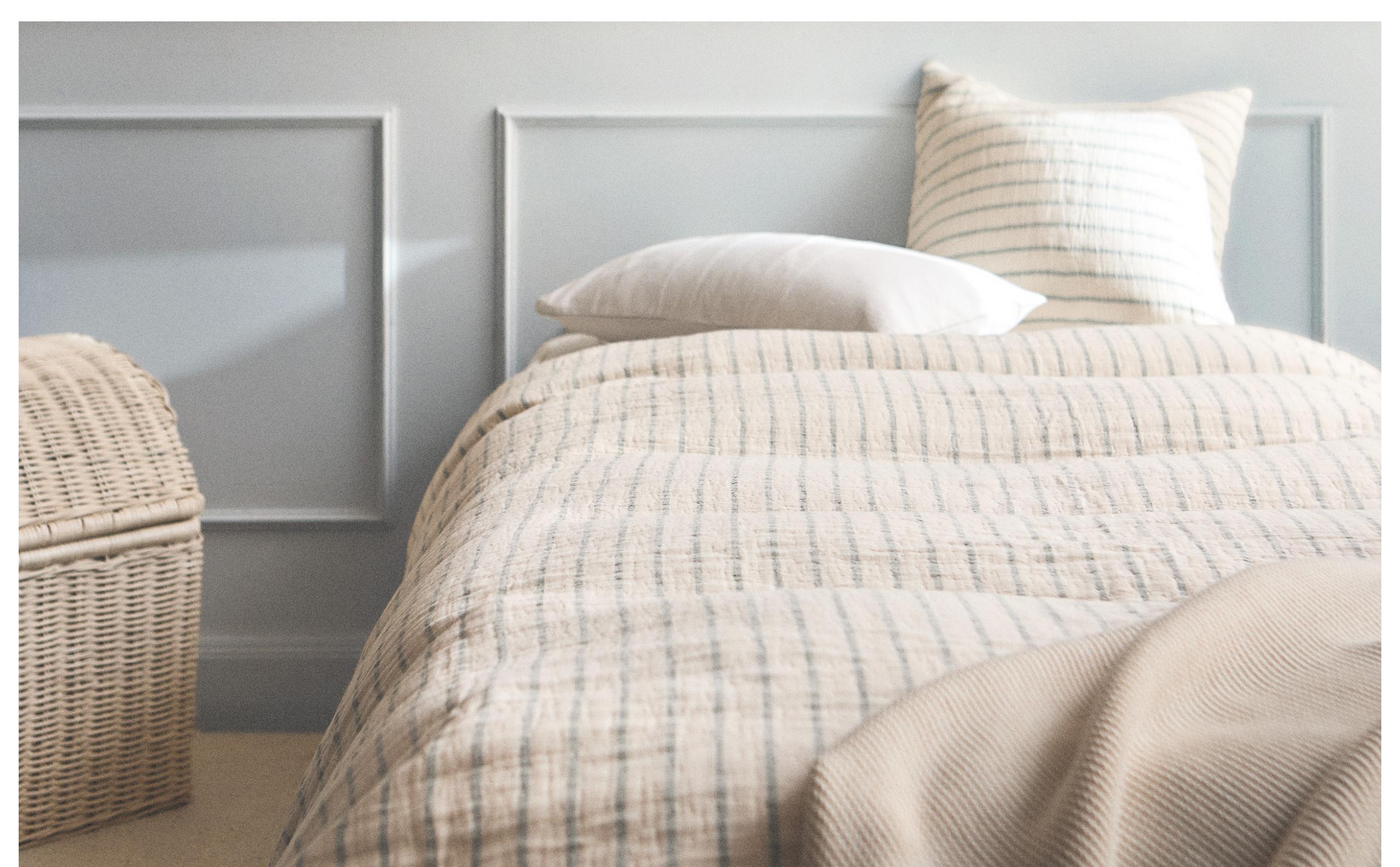 CHILDREN'S STRIPED MUSLIN BEDSPREAD