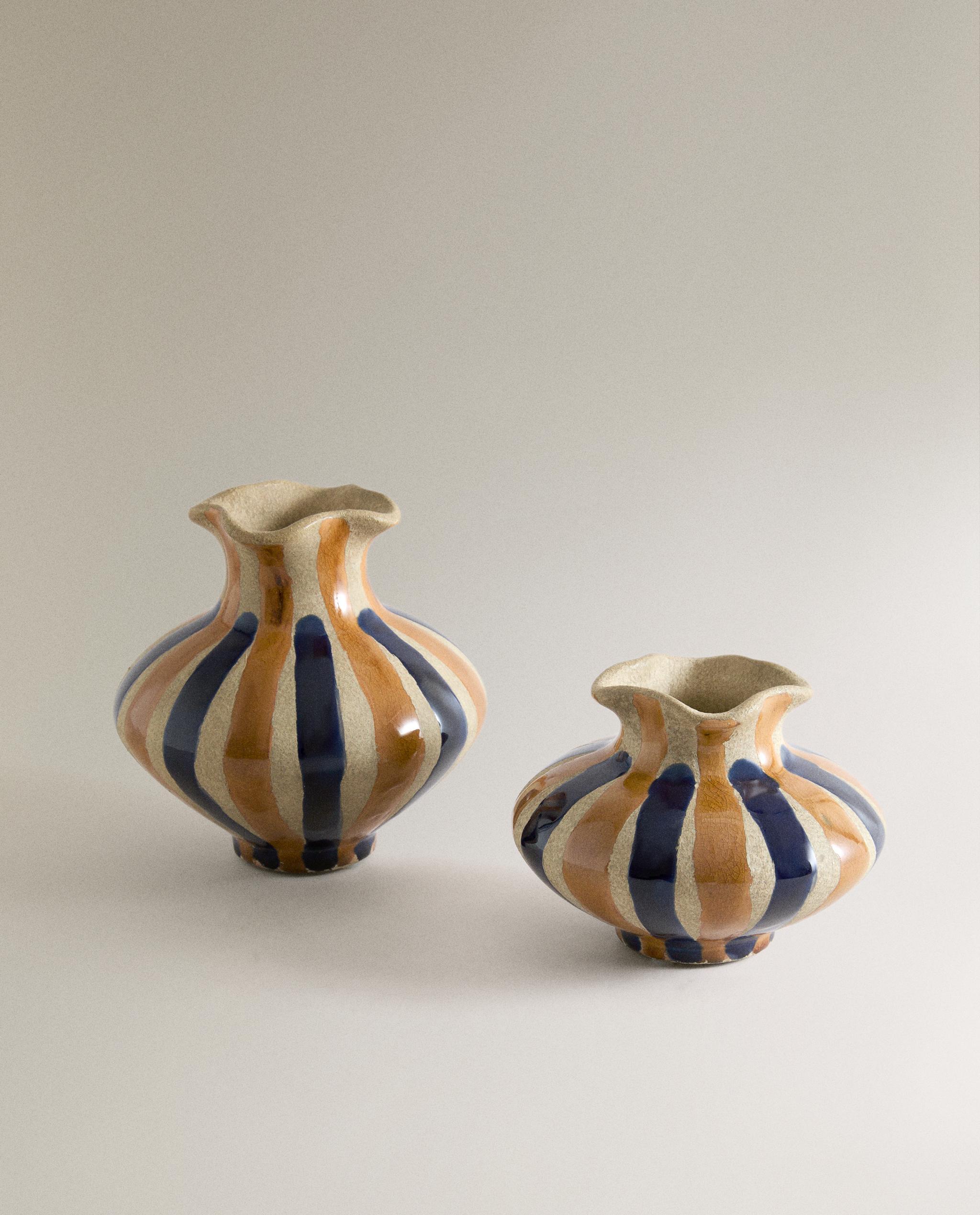 DECORATIVE ROUND CERAMIC VASE product thumbnail 2