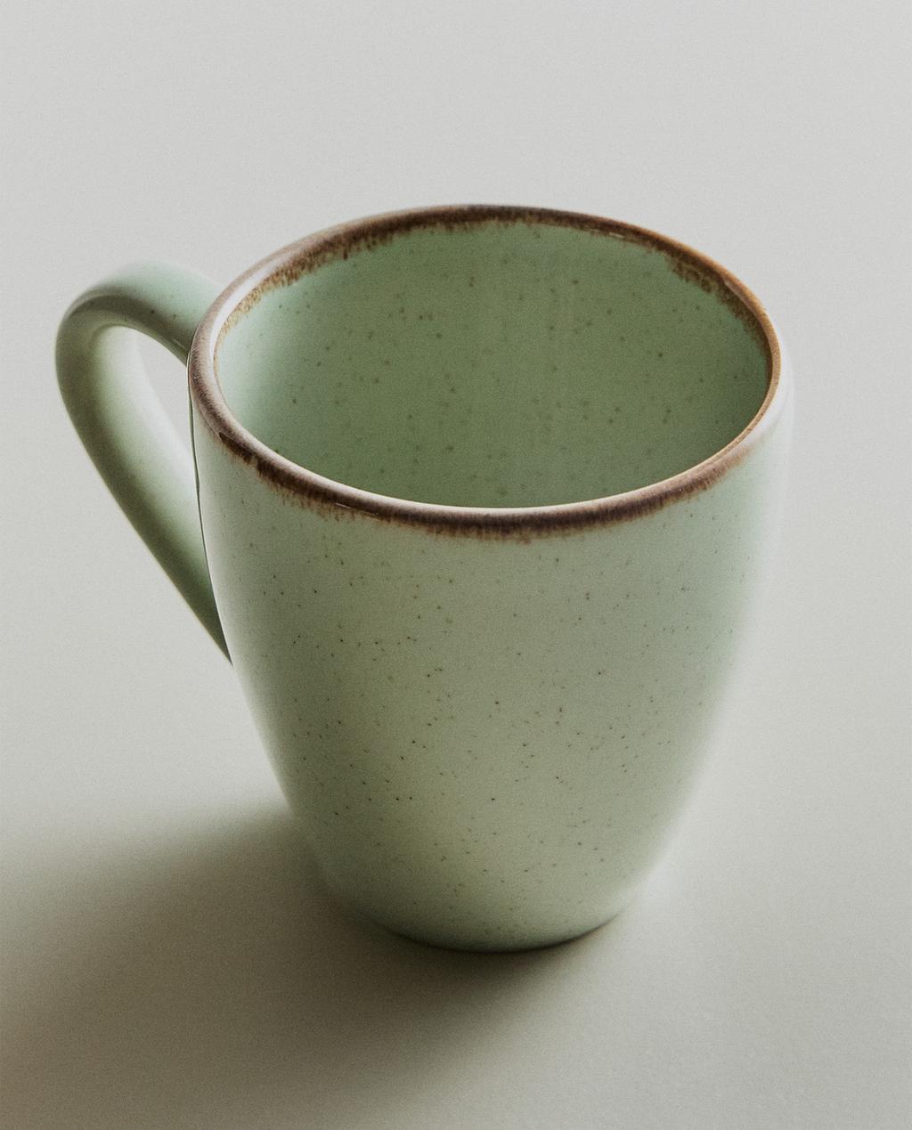 PORCELÁNOVÝ HRNEK S OKRAJEM S EFEKTEM ANTIQUE PORCELÁNOVÝ HRNEK S OKRAJEM S EFEKTEM ANTIQUE