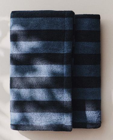 BEACH TOWEL WITH CONTRAST STRIPES