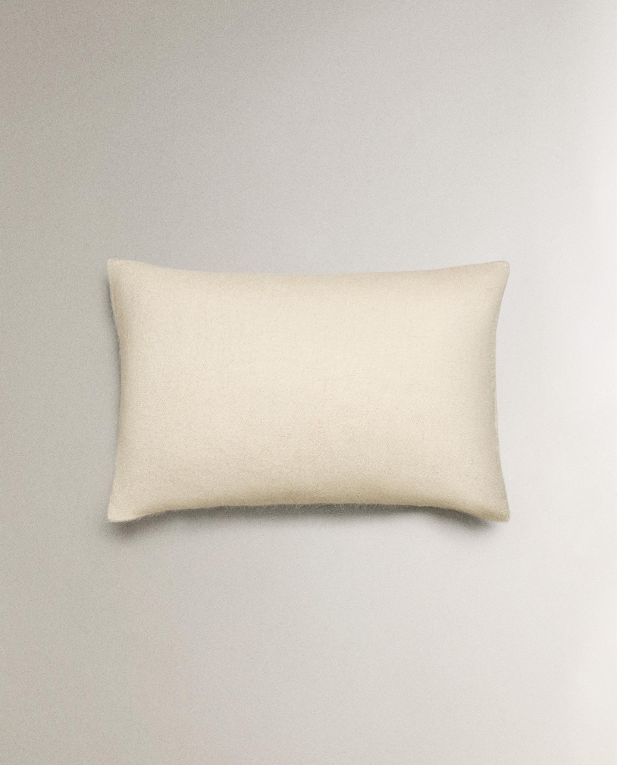 zara フェイクファーボアクッションカバーピローケースブラウンベージュ フェイクファー クッションカバー | Zara Home 日本/Japan