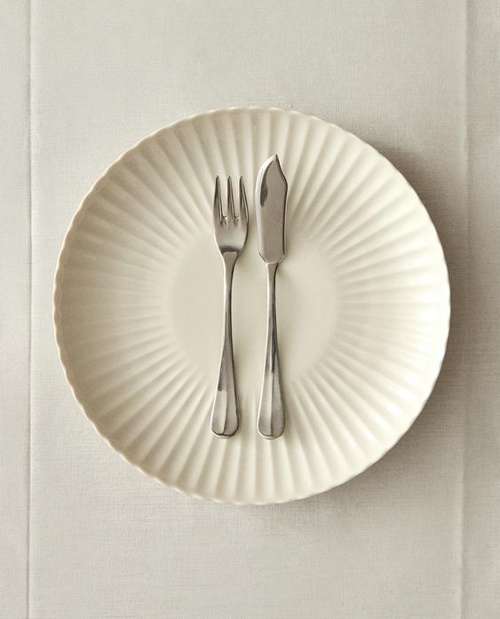 12 PLATOS LLANOS PORCELANA ONDAS