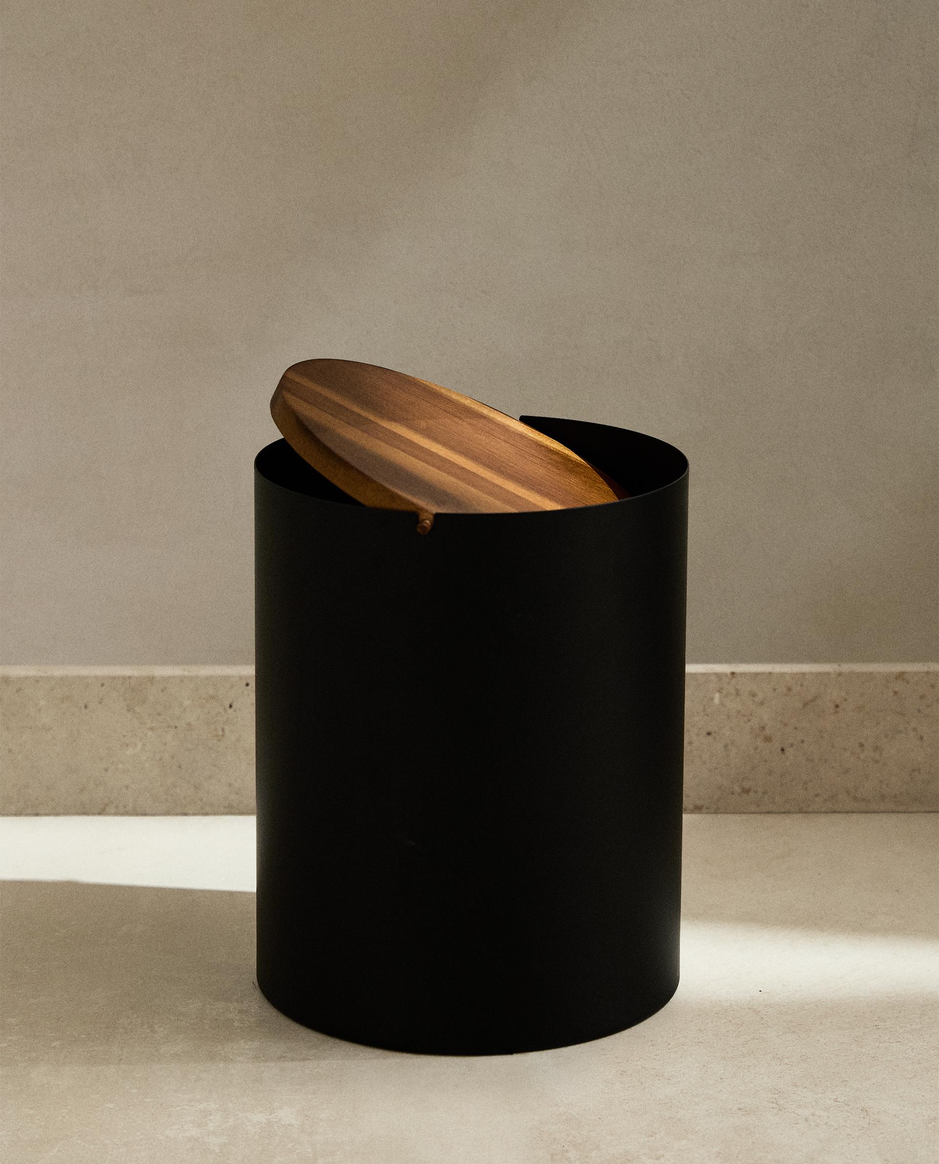 METAL BATHROOM BIN WITH WOODEN LID