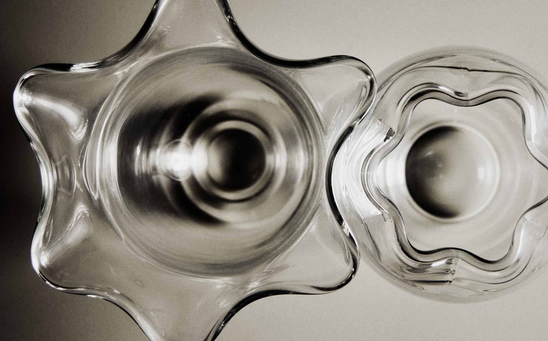 WAVY TRANSPARENT GLASS VASE WAVY TRANSPARENT GLASS VASE