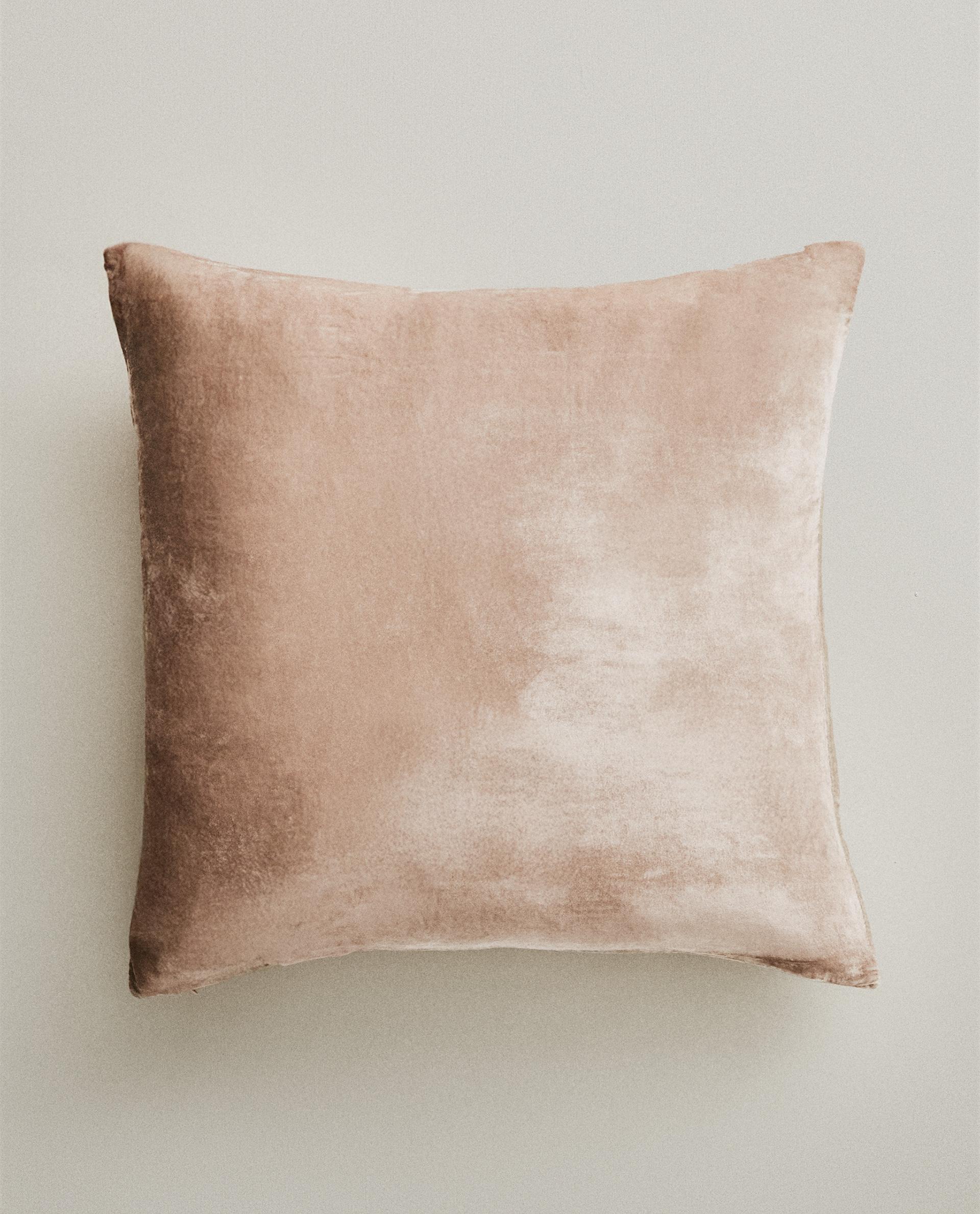 VELVET CUSHION COVER product thumbnail 3