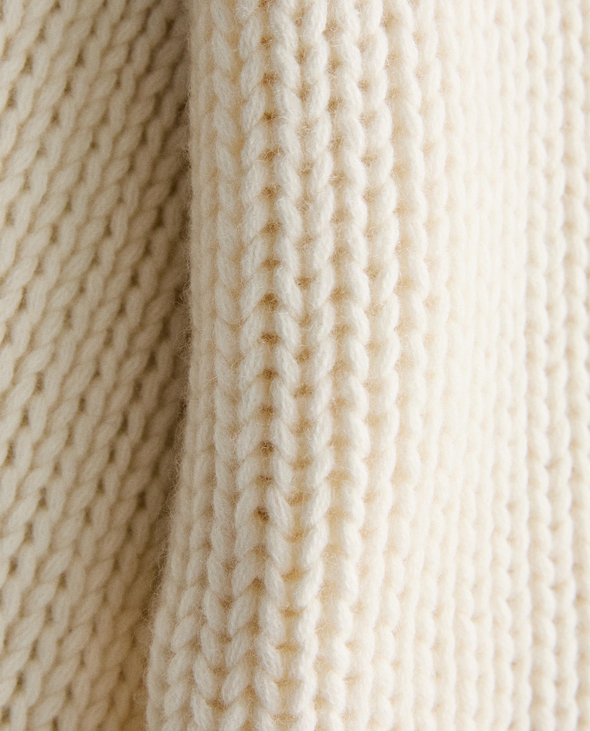 CASHMERE SWEATER