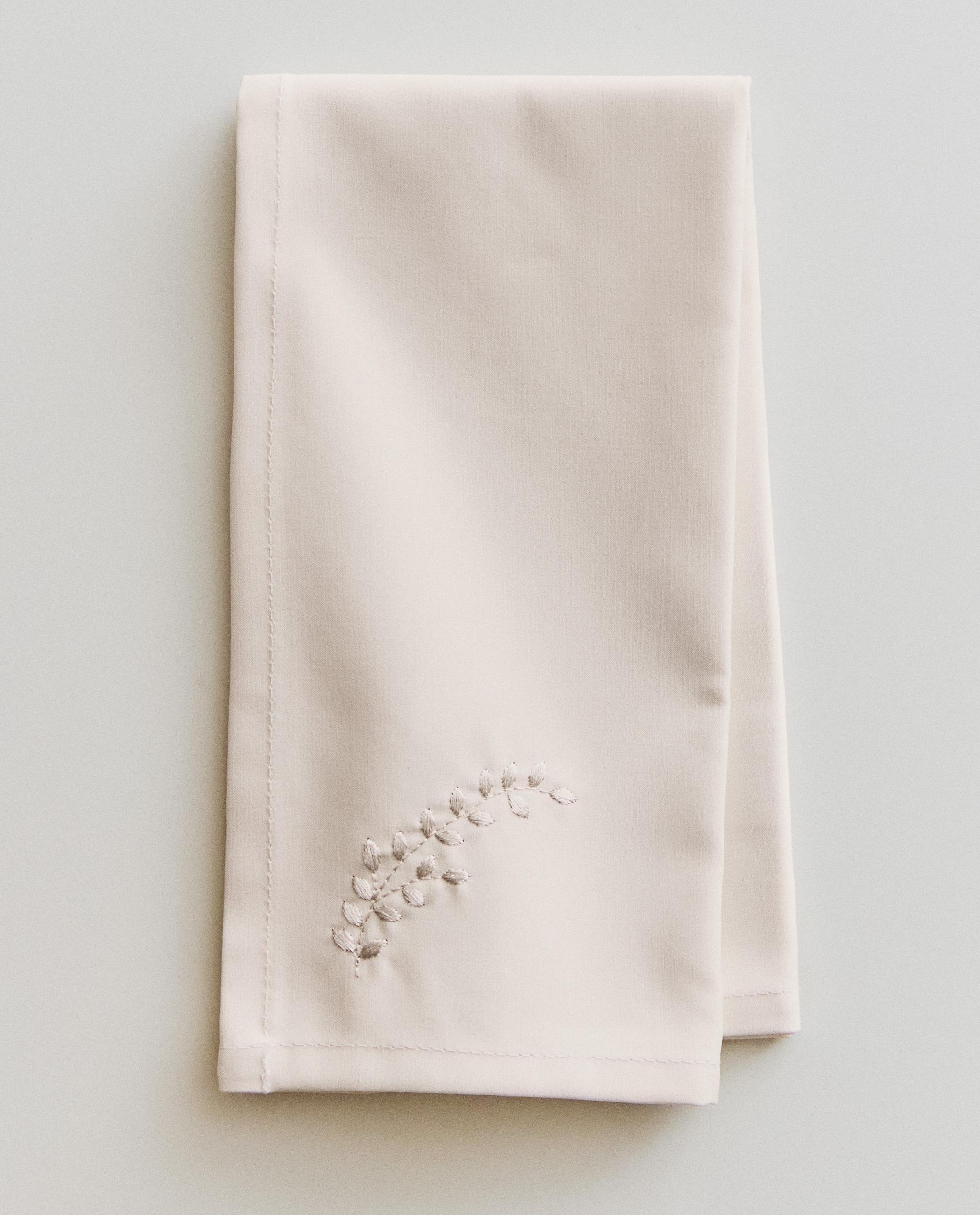 PACK OF PLANT EMBROIDERY NAPKINS (PACK OF 2) product thumbnail 9