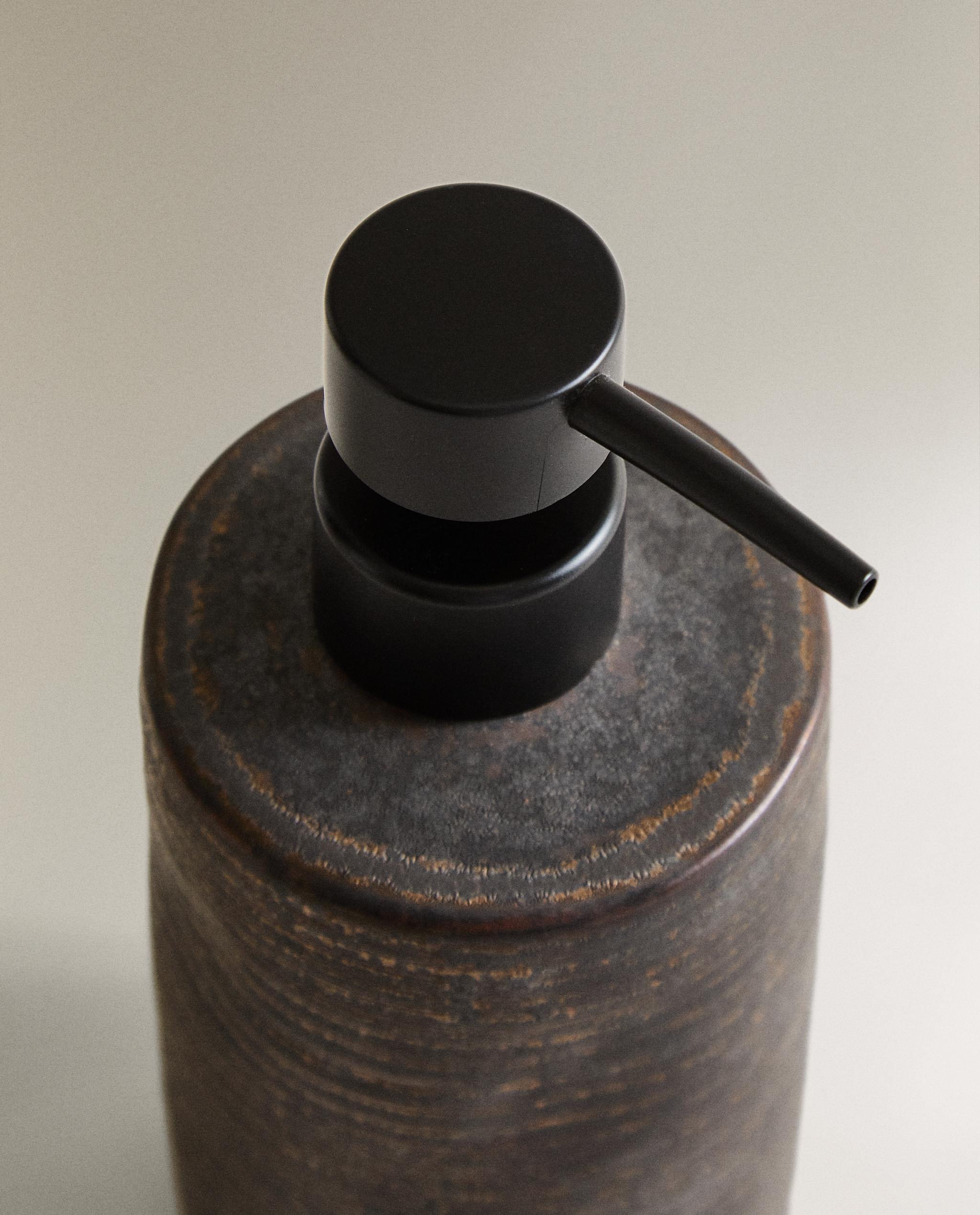 ZWARTE AARDEWERKEN ZEEPDISPENSER | Zara Home Nederland