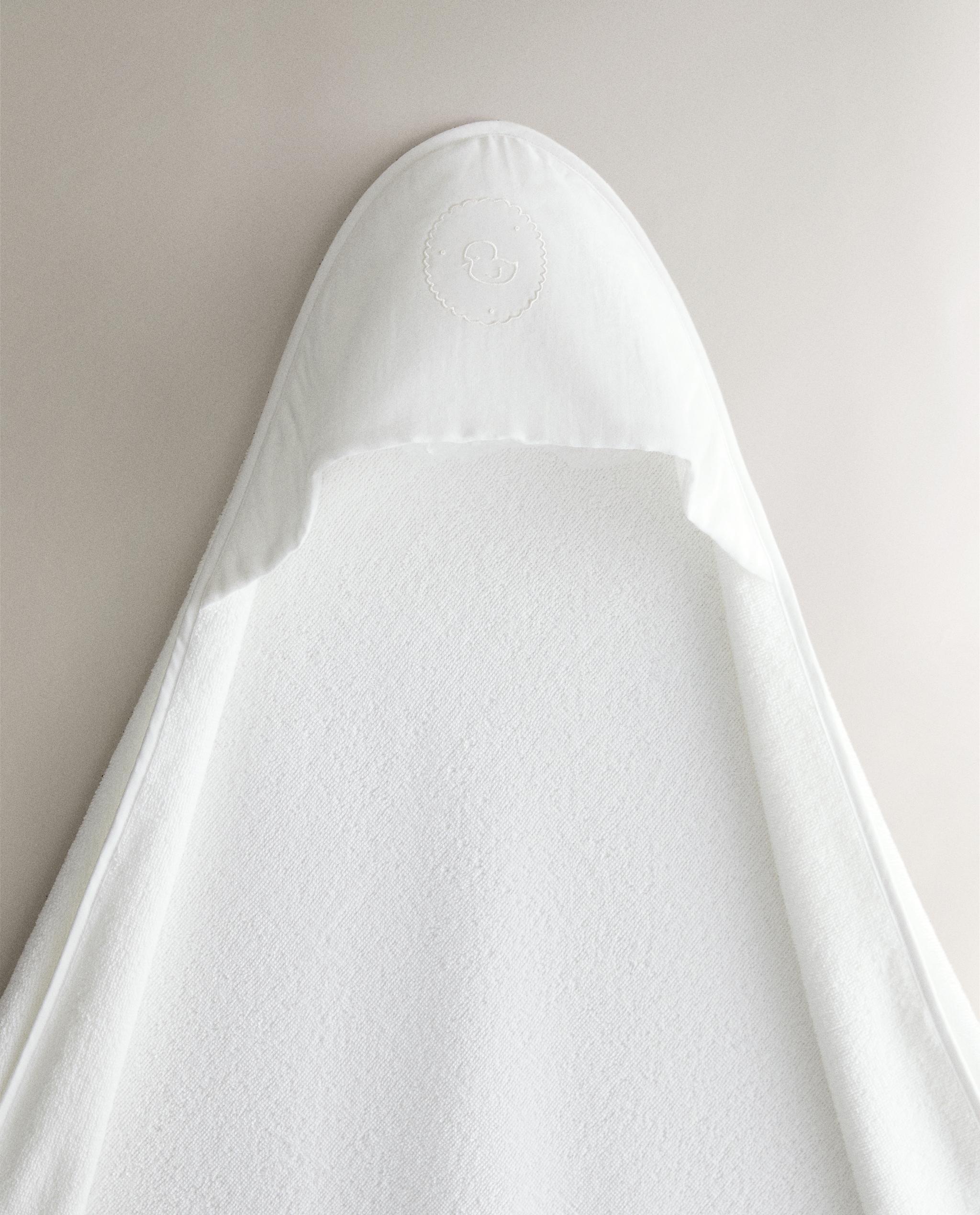 EMBROIDERED HOODED BABY TOWEL product thumbnail 9