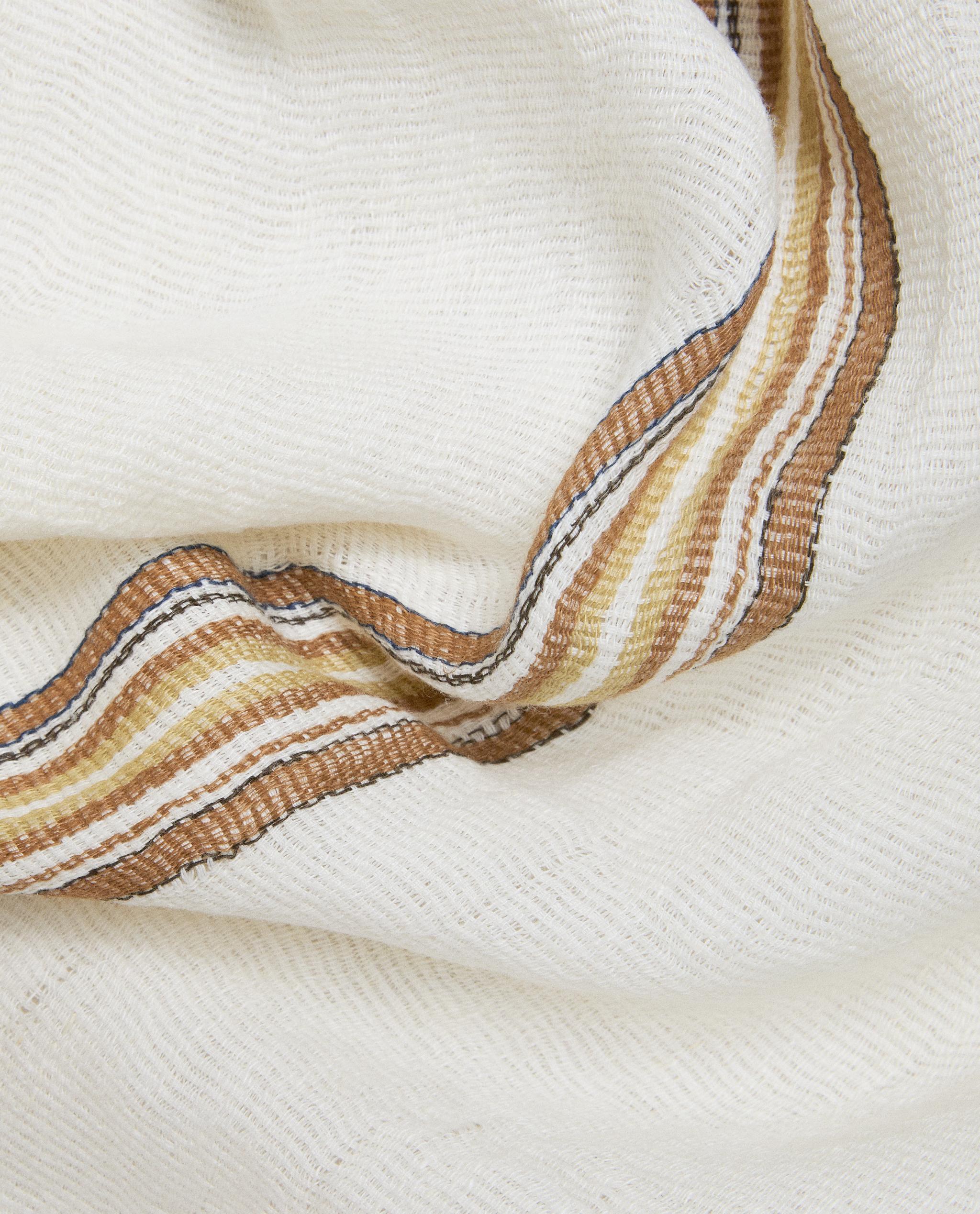 STRIPED LINEN THROW product thumbnail 4