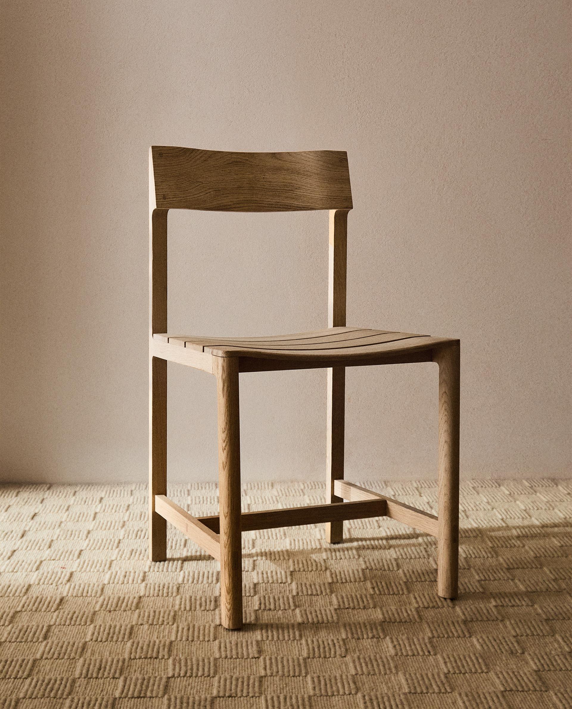 CHAIR 04