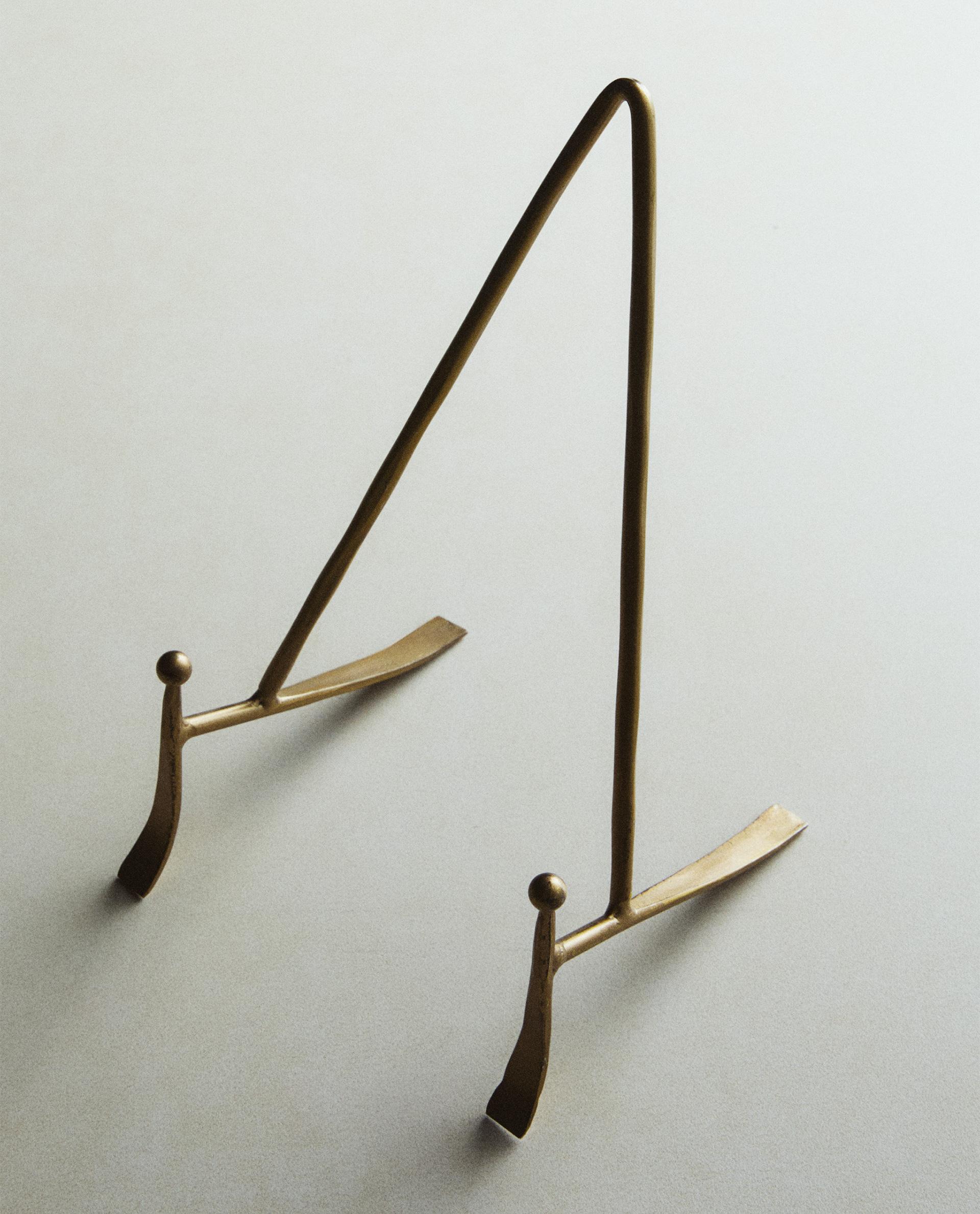 GOLD METAL DISPLAY STAND