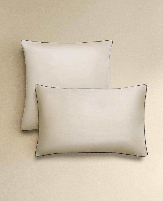 KOPFKISSENBEZUG AUS SATIN MIT BIESE KOPFKISSENBEZUG AUS SATIN MIT BIESE