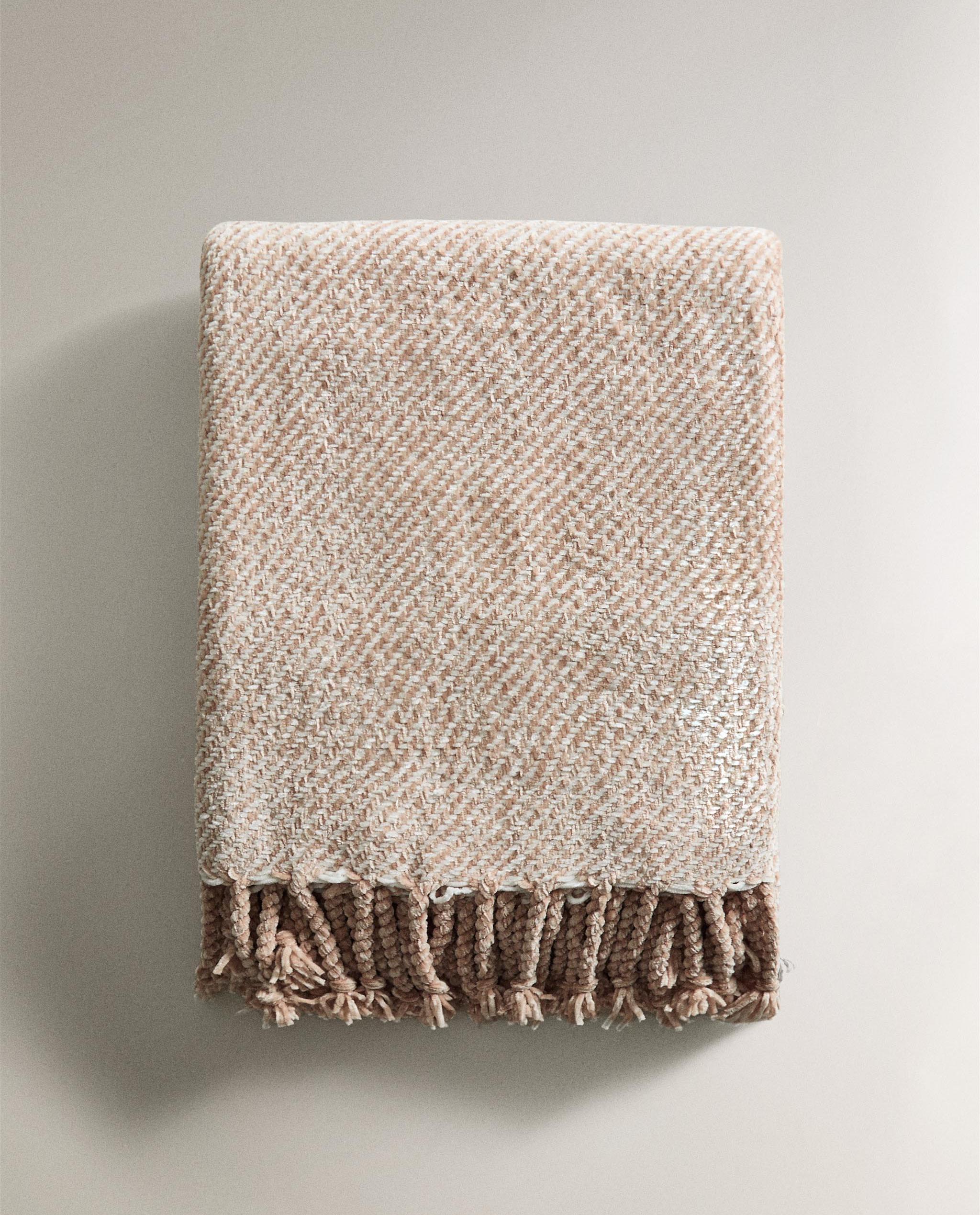 FRINGED DECORATIVE THROW product thumbnail 9
