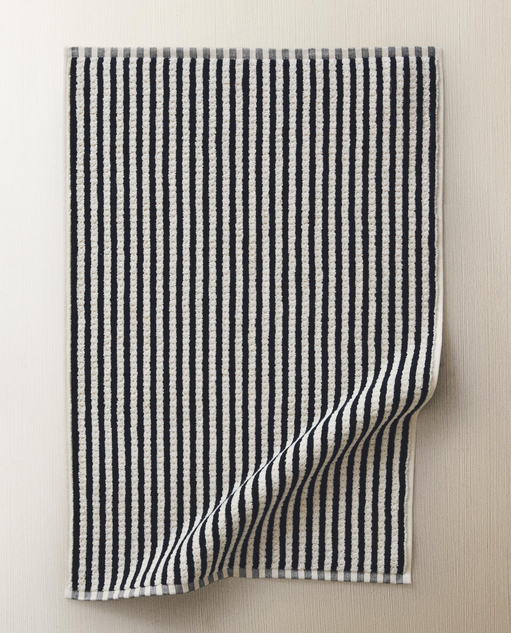 TWO-TONE STRIPED BATH MAT product thumbnail 2