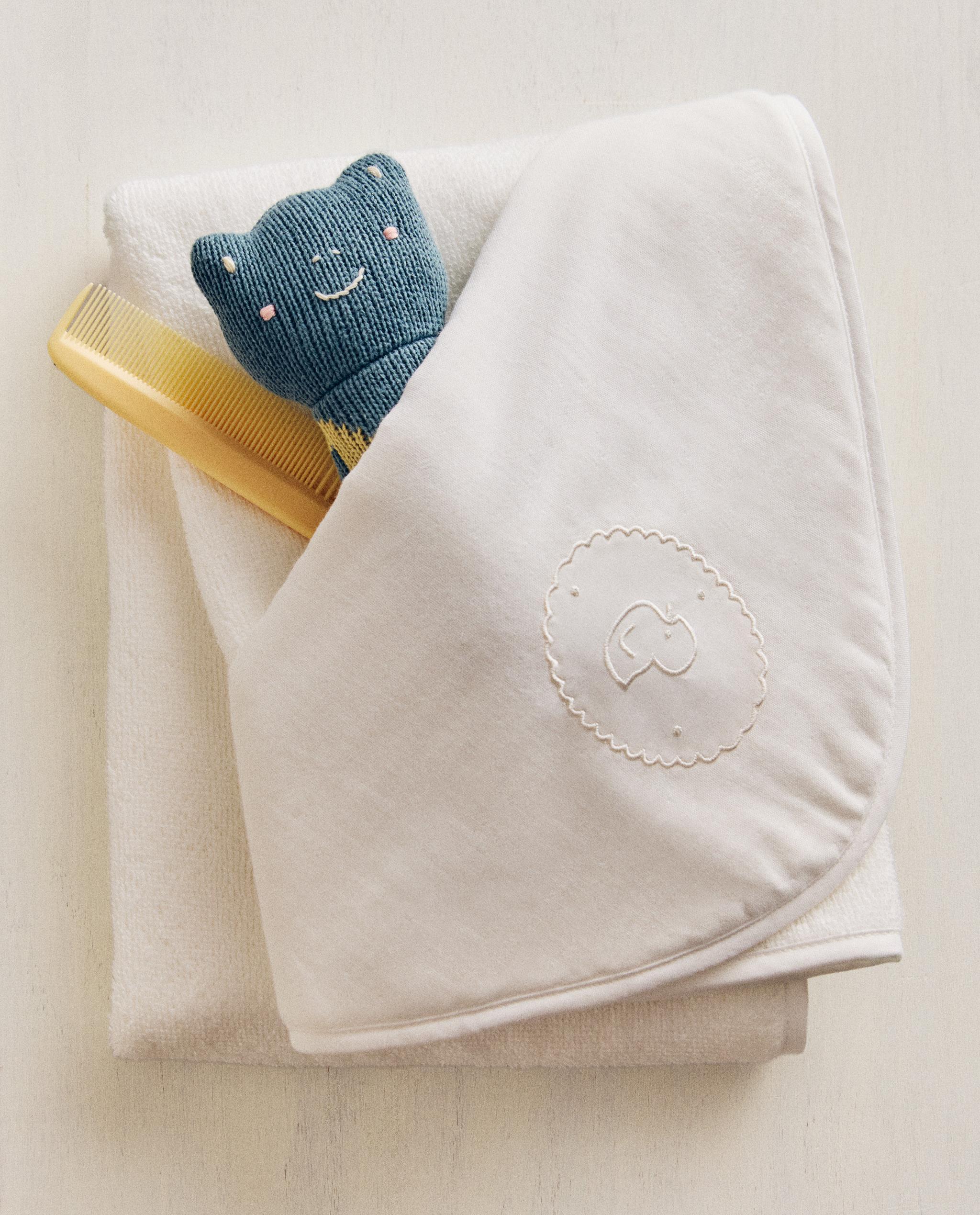 EMBROIDERED HOODED BABY TOWEL product thumbnail 11