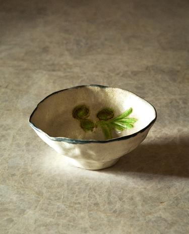 CERAMIC BOWL WITH PLANT MOTIFS