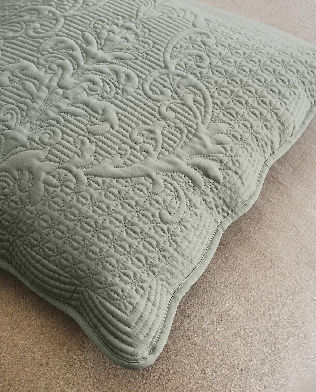 QUILTED CUSHION COVER WITH RAISED DESIGN