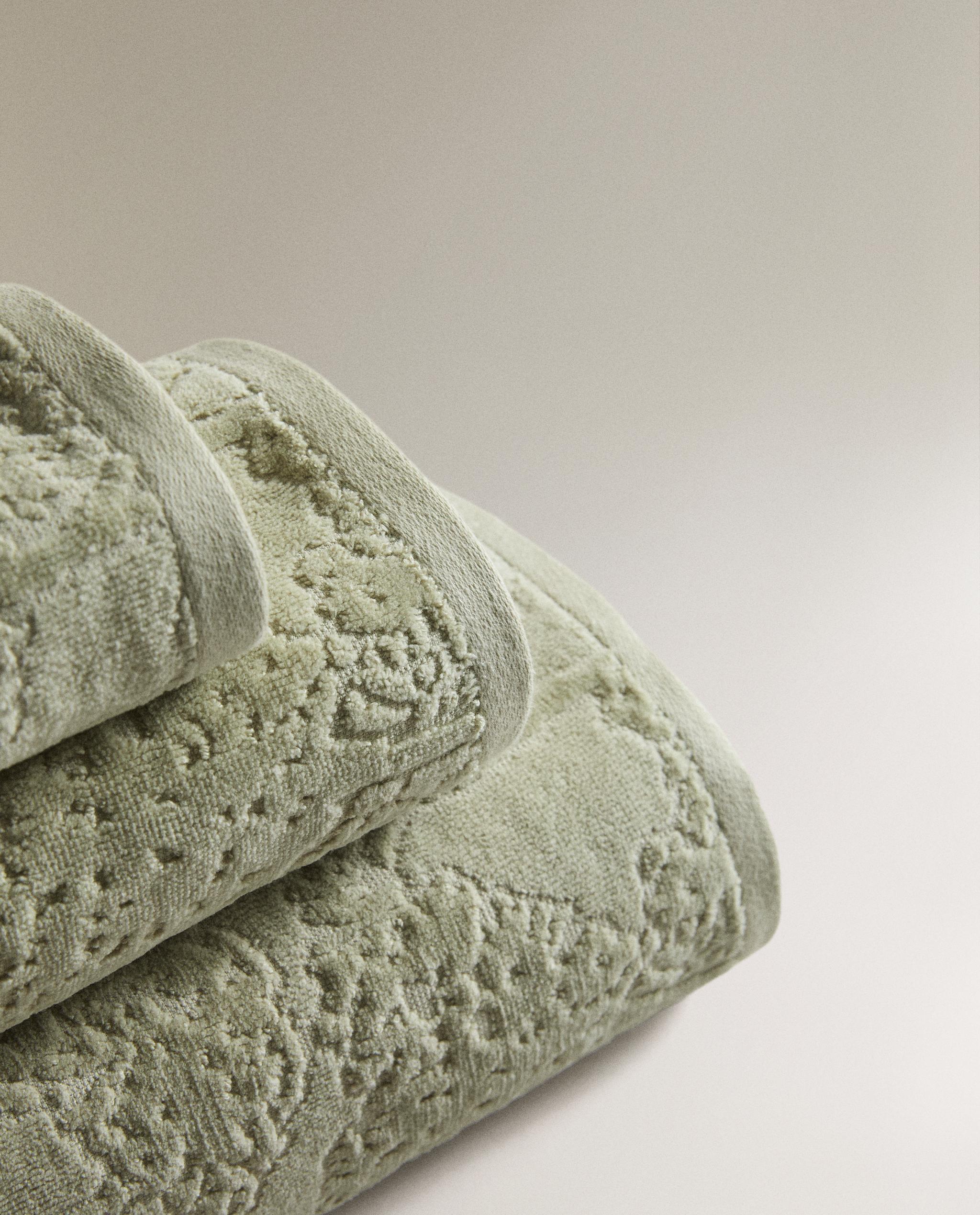 FLORAL JACQUARD BATH TOWEL product thumbnail 9