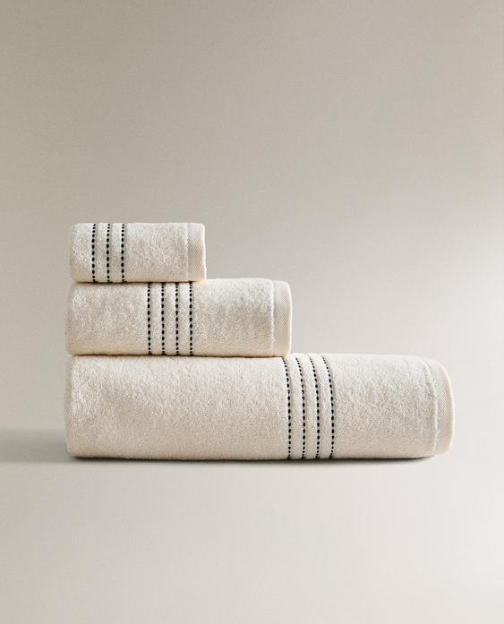 BATH TOWEL WITH CONTRAST PIPING