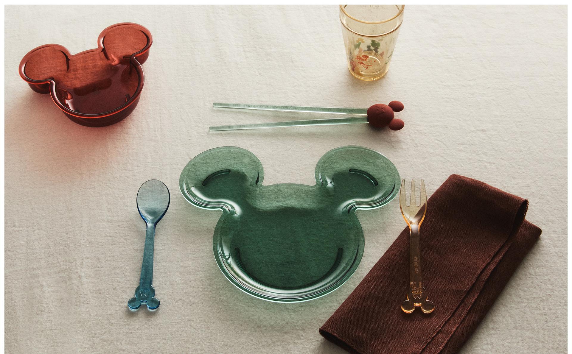 KIDS’ MICKEY & MINNIE ©DISNEY SHAPED DINNER SET KIDS’ MICKEY & MINNIE ©DISNEY SHAPED DINNER SET
