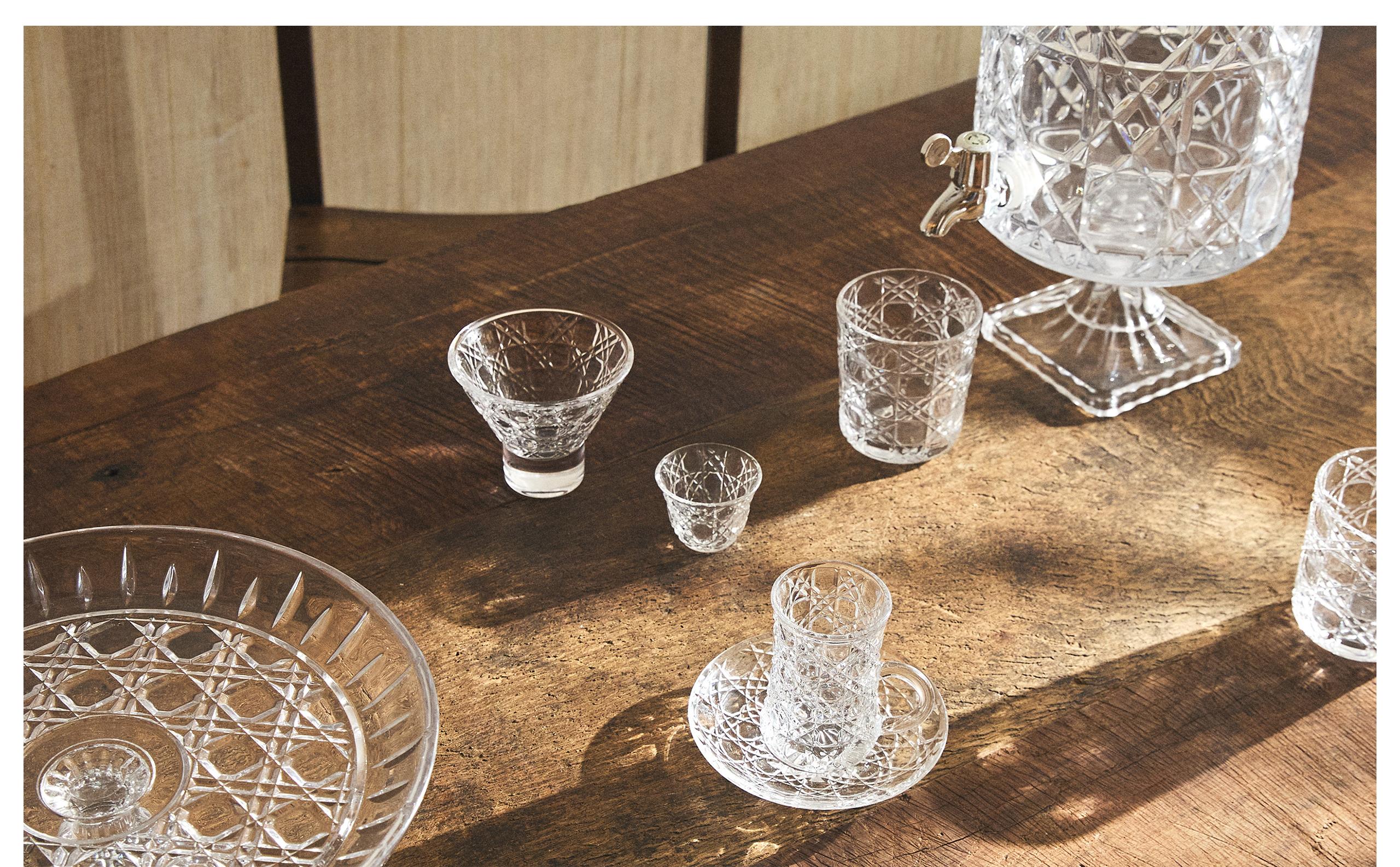 GLASSWARE DINNER SET WITH RAISED DESIGN