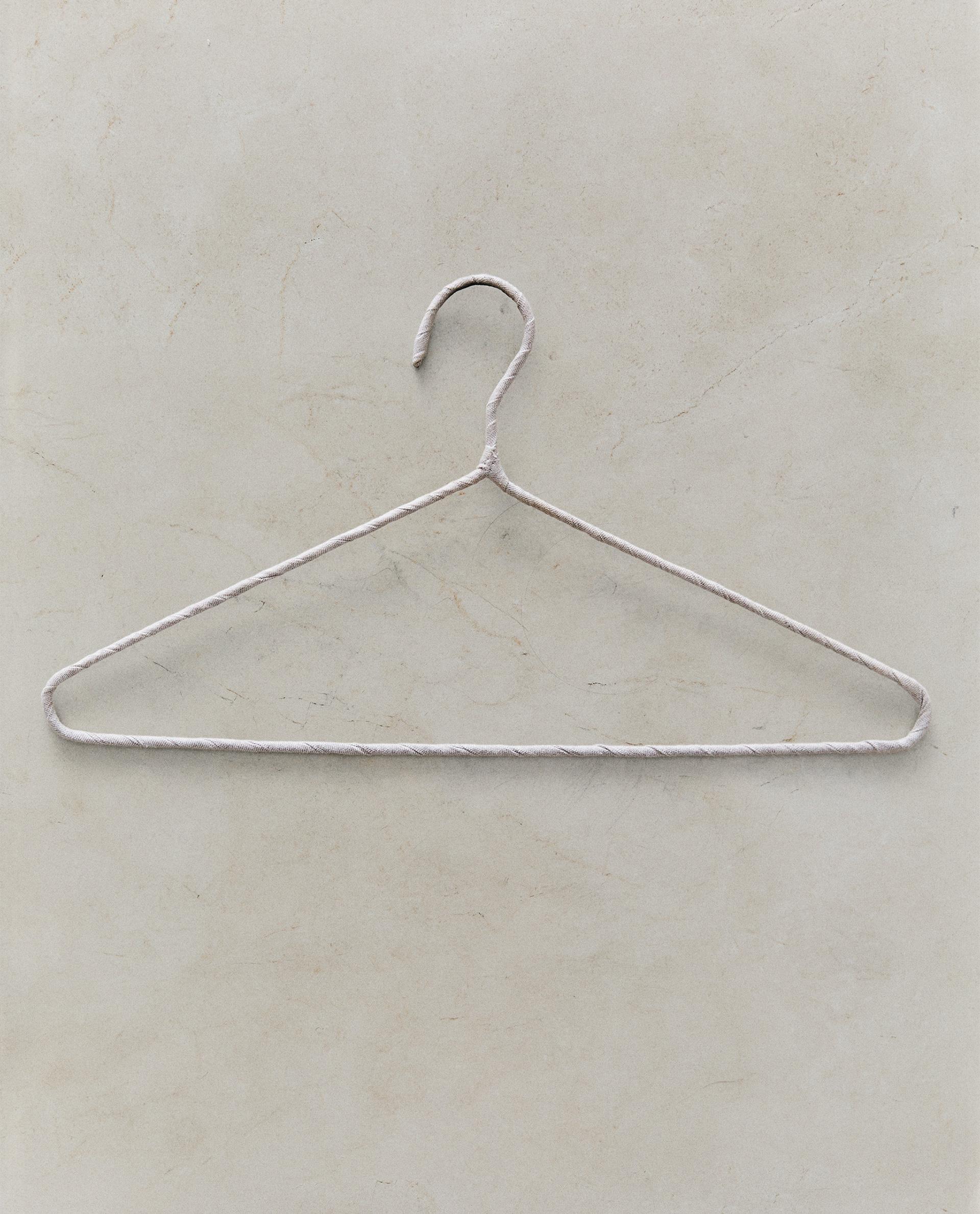 BEIGE COTTON AND LINEN HANGERS (PACK OF 4) product thumbnail 9