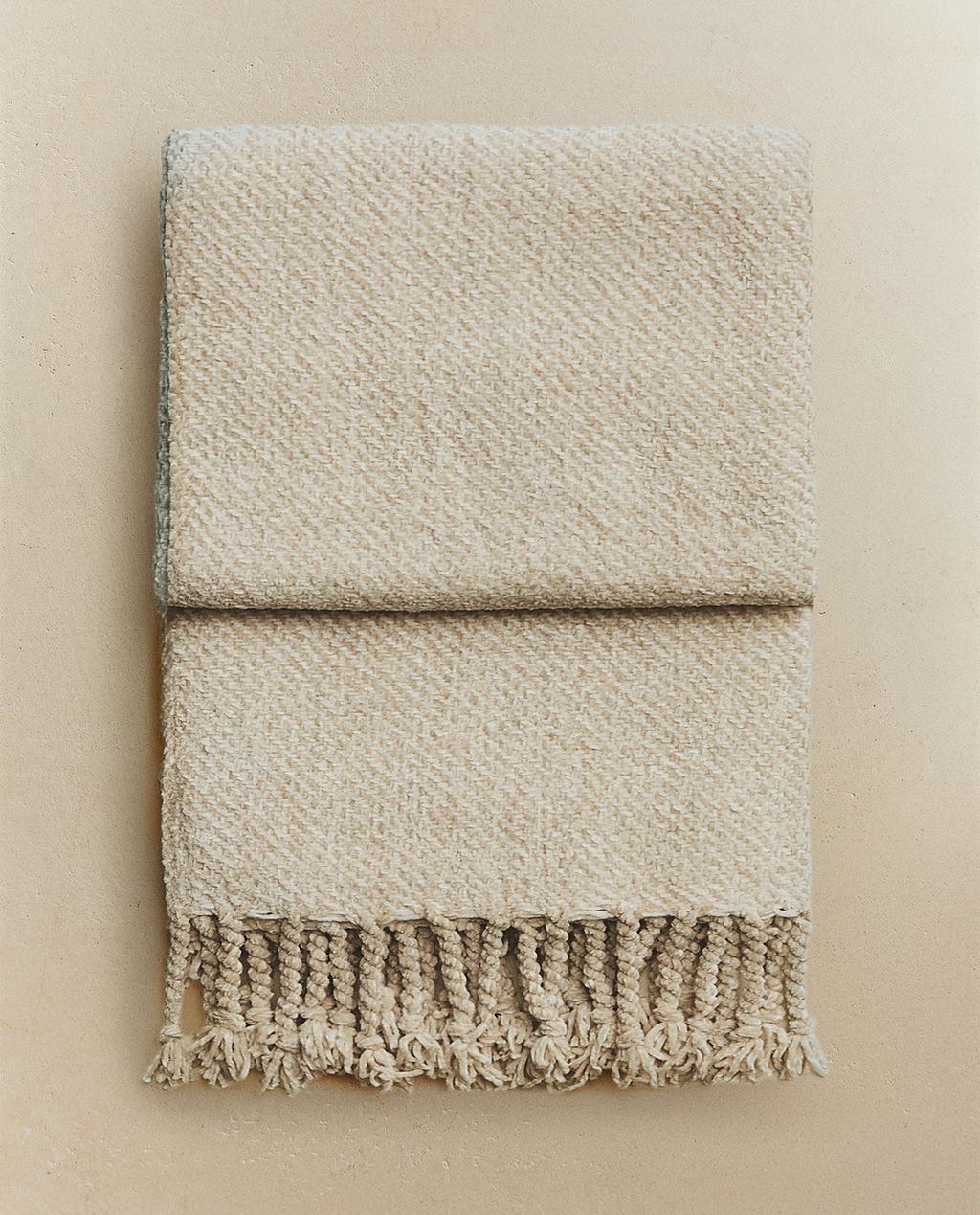 FRINGED DECORATIVE THROW FRINGED DECORATIVE THROW
