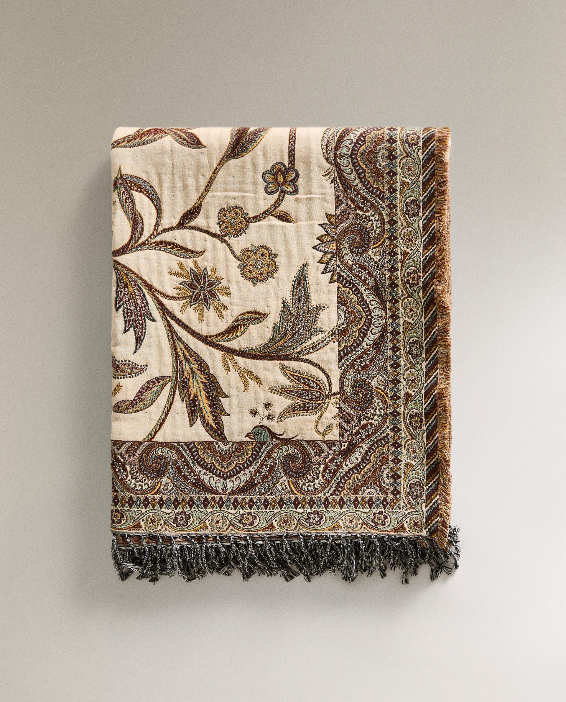 FLORAL JACQUARD THROW