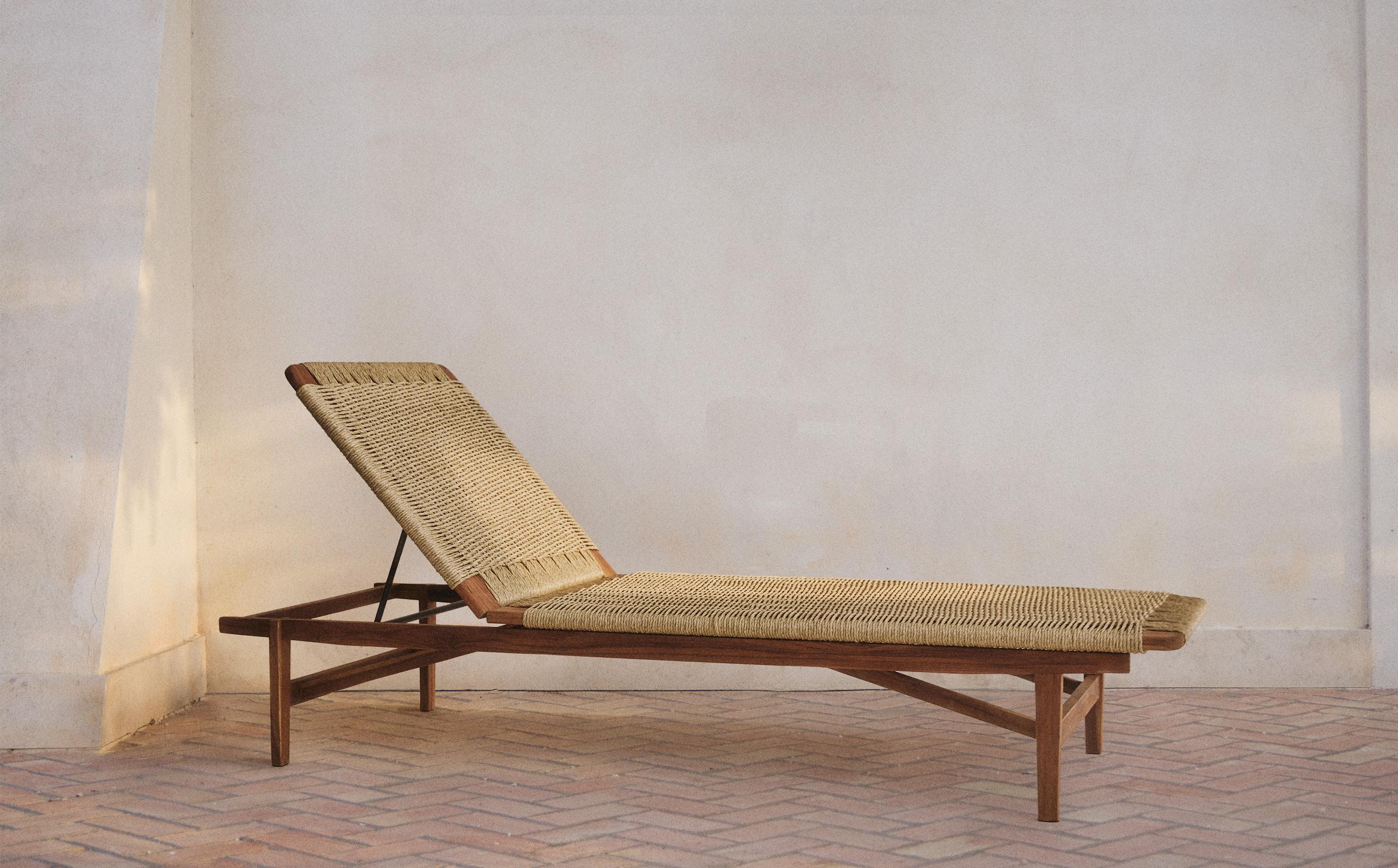 TEAK OUTDOOR LOUNGER