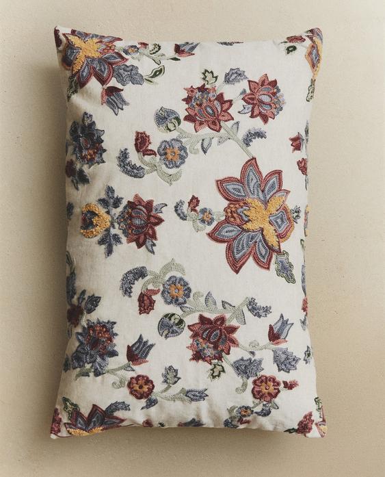 CAPA DE ALMOFADA BORDADA