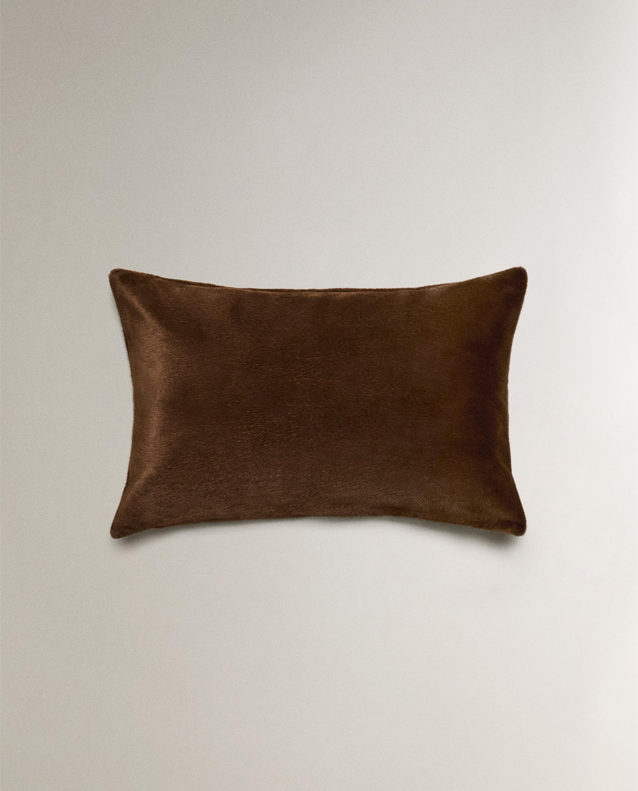 zara フェイクファーボアクッションカバーピローケースブラウンベージュ フェイクファー クッションカバー | Zara Home 日本/Japan