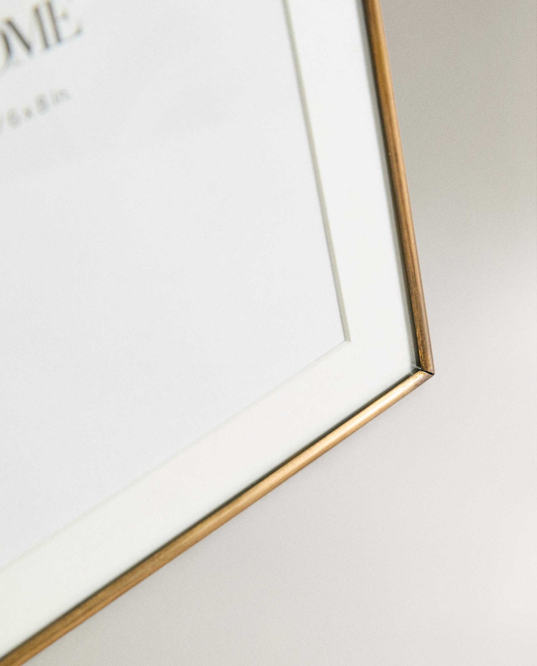 PHOTO FRAME WITH THIN METALLIC BORDER product thumbnail 3